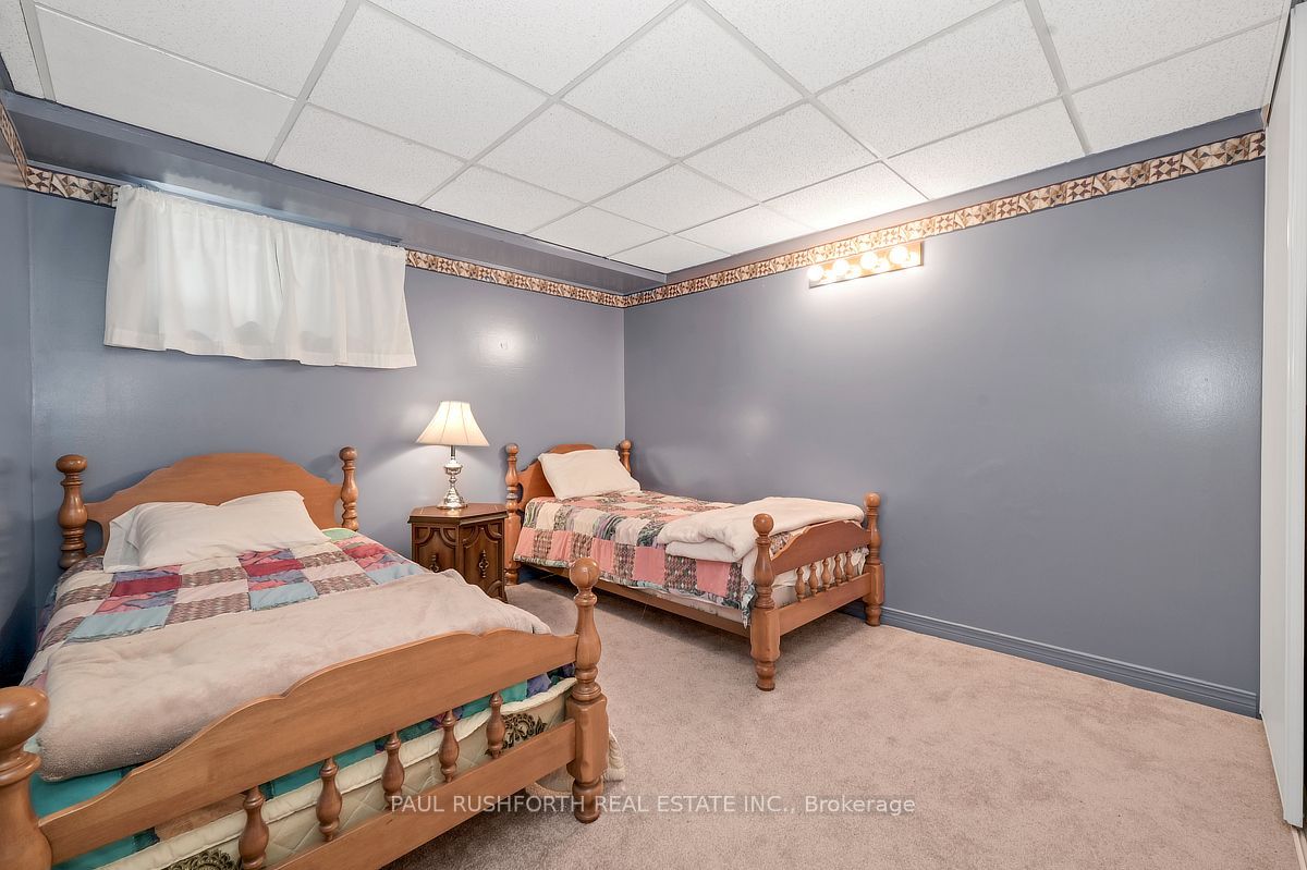 2362 Russland Road Property Photo 29