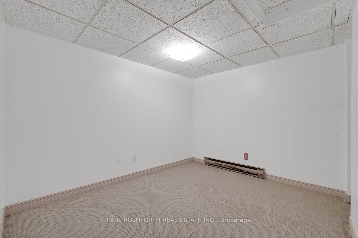 2362 Russland Road Property Photo 31