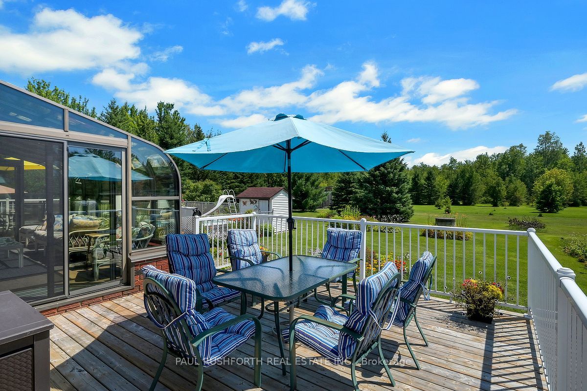 2362 Russland Road Property Photo 35