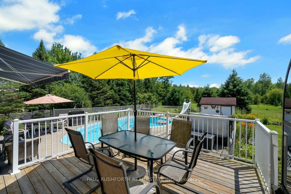 2362 Russland Road Property Photo 37