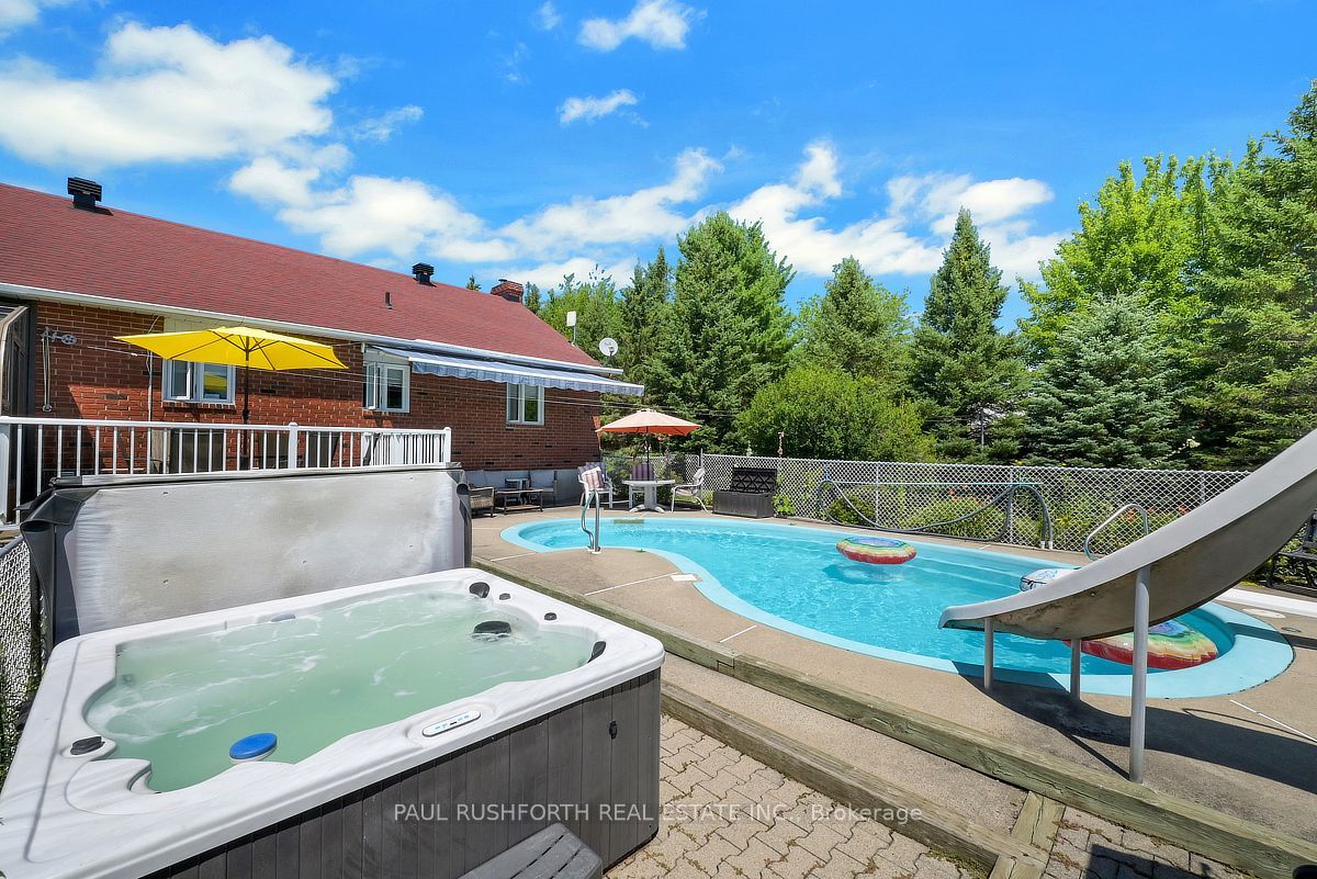 2362 Russland Road Property Photo 40
