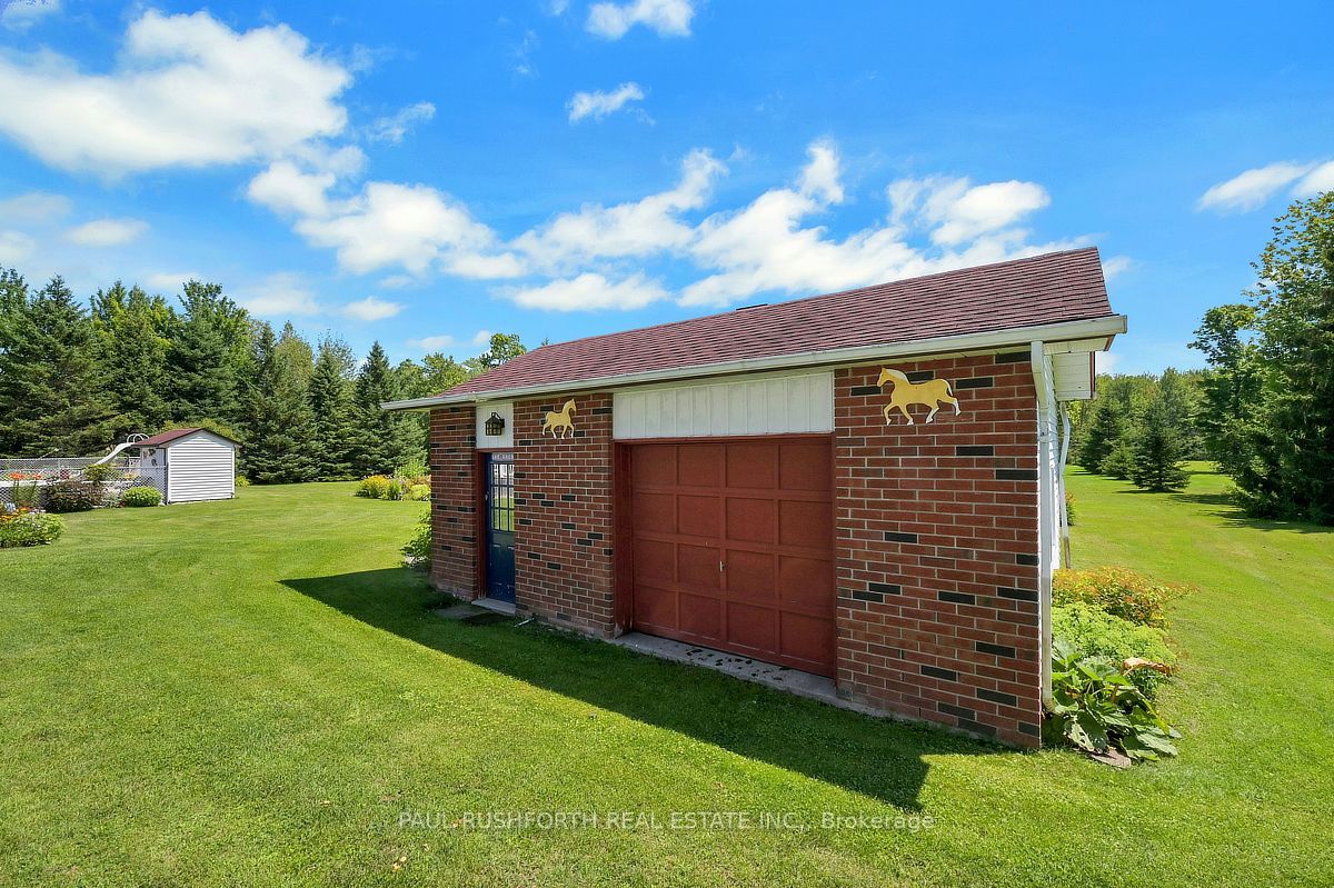 2362 Russland Road Property Photo 46