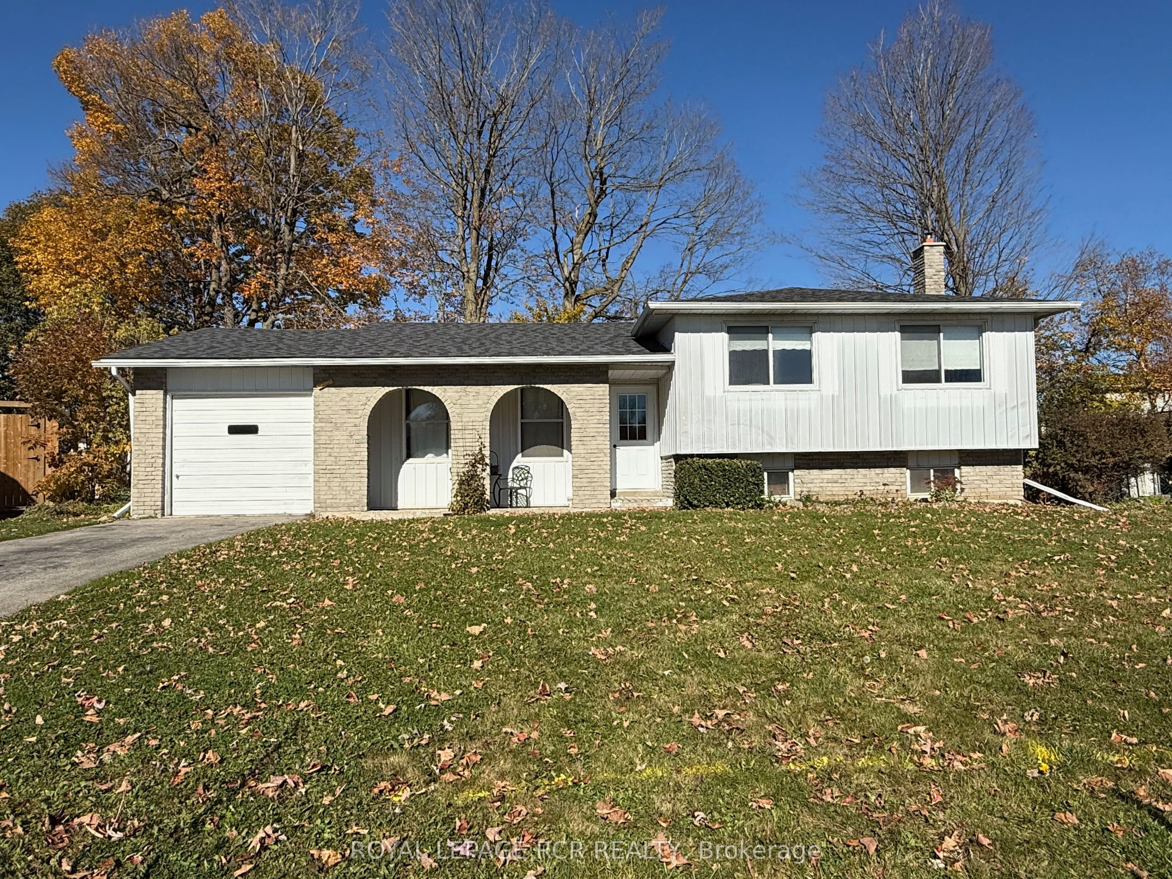 466 Sandhill Court Property Photo 1