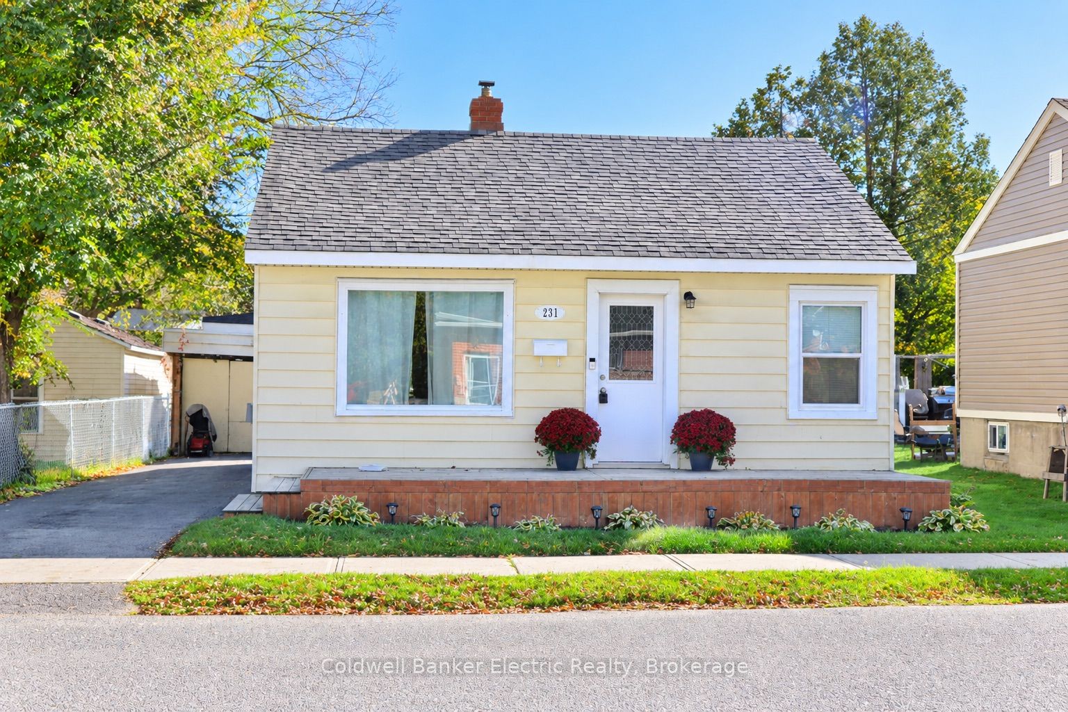 231 Woodbine Avenue Property Photo 2