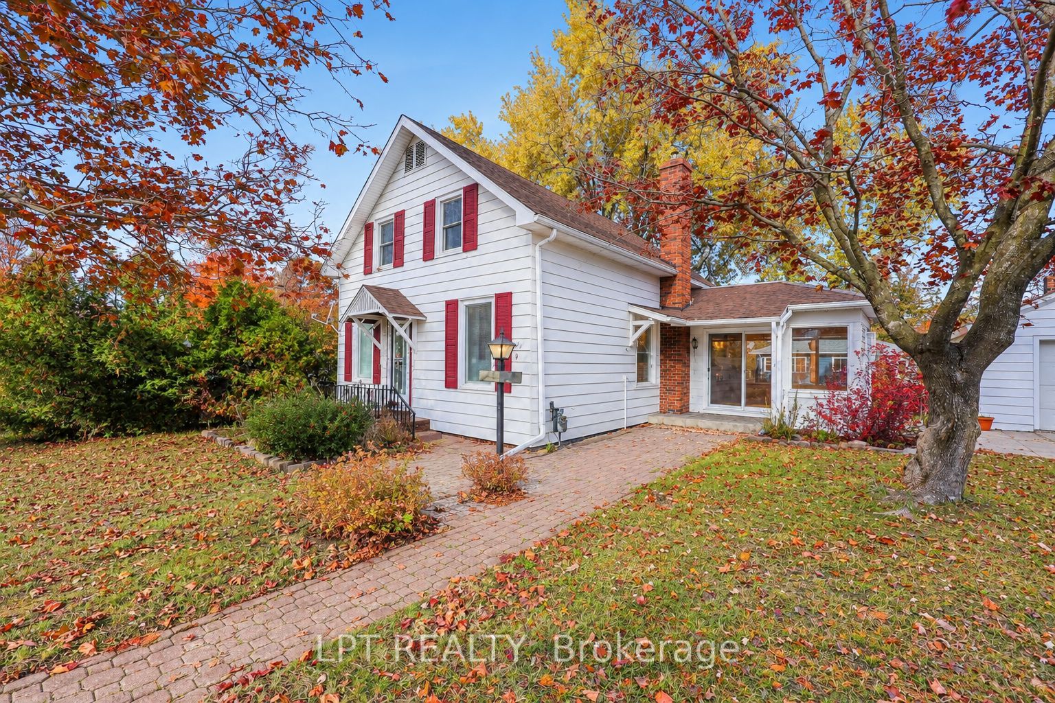190 Winewood Avenue W Property Photo 2