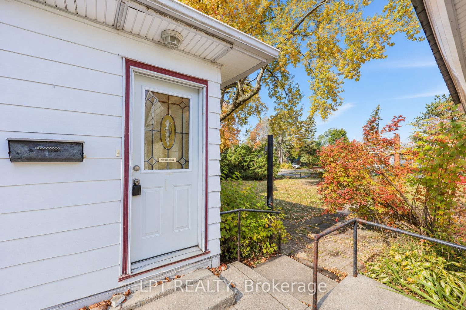 190 Winewood Avenue W Property Photo 6