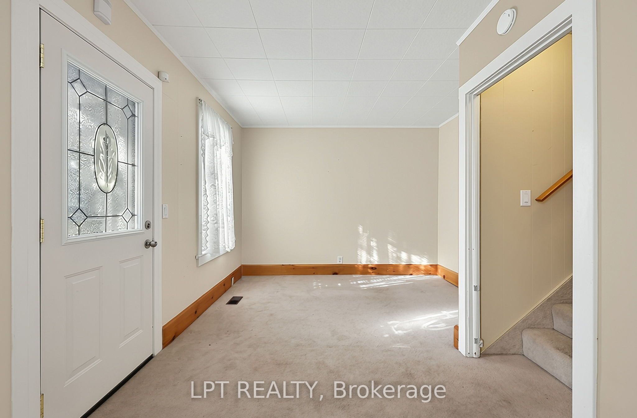 190 Winewood Avenue W Property Photo 8
