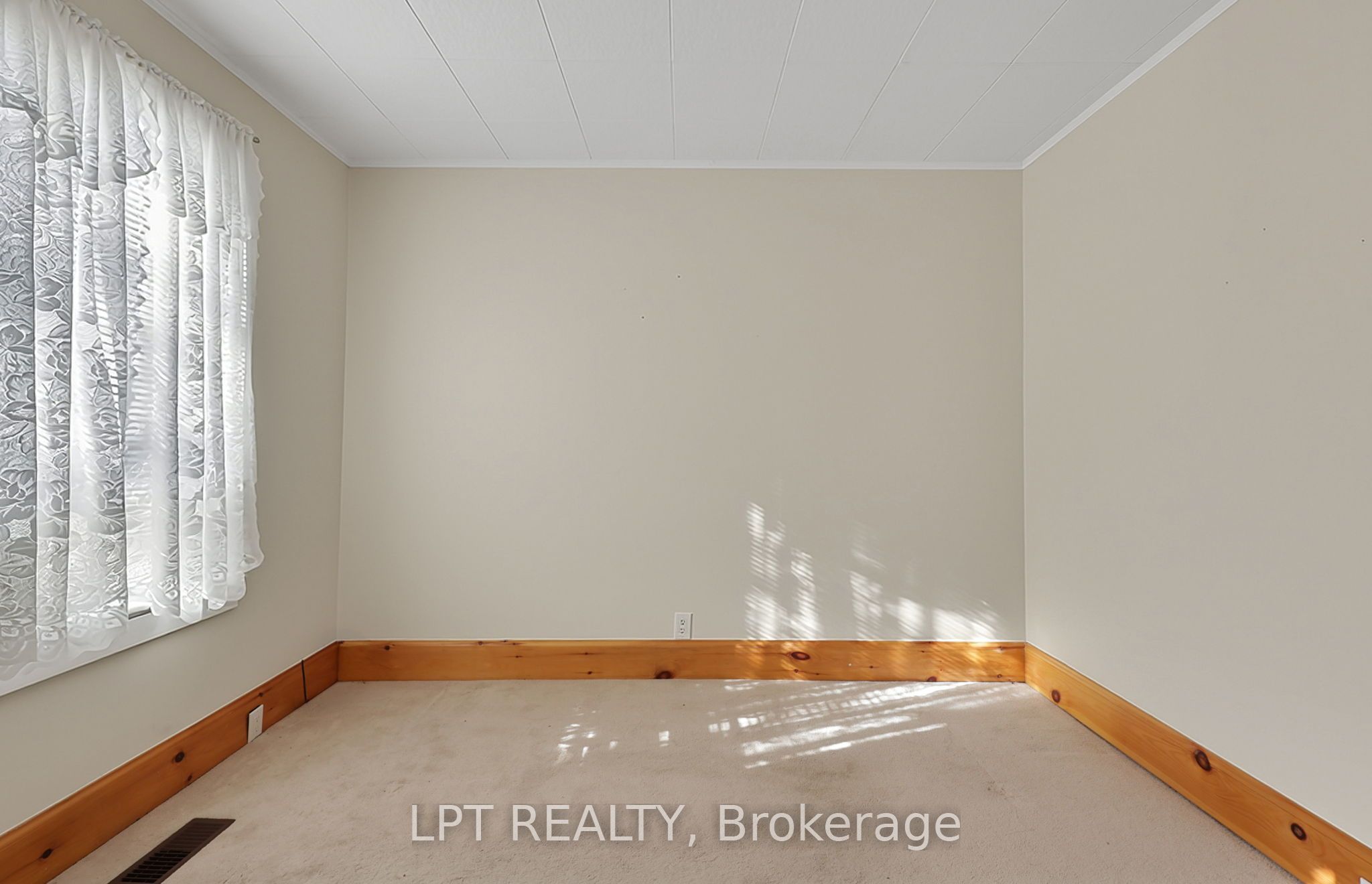 190 Winewood Avenue W Property Photo 9