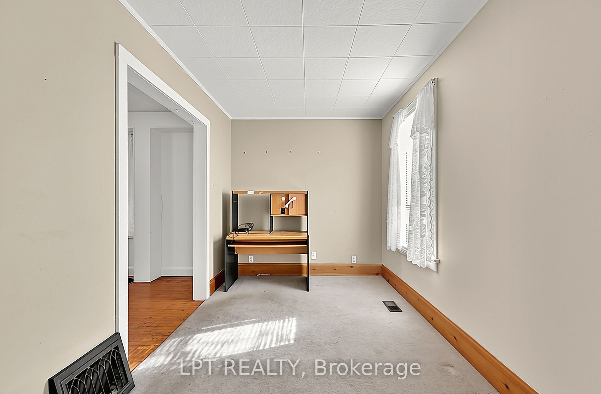 190 Winewood Avenue W Property Photo 10