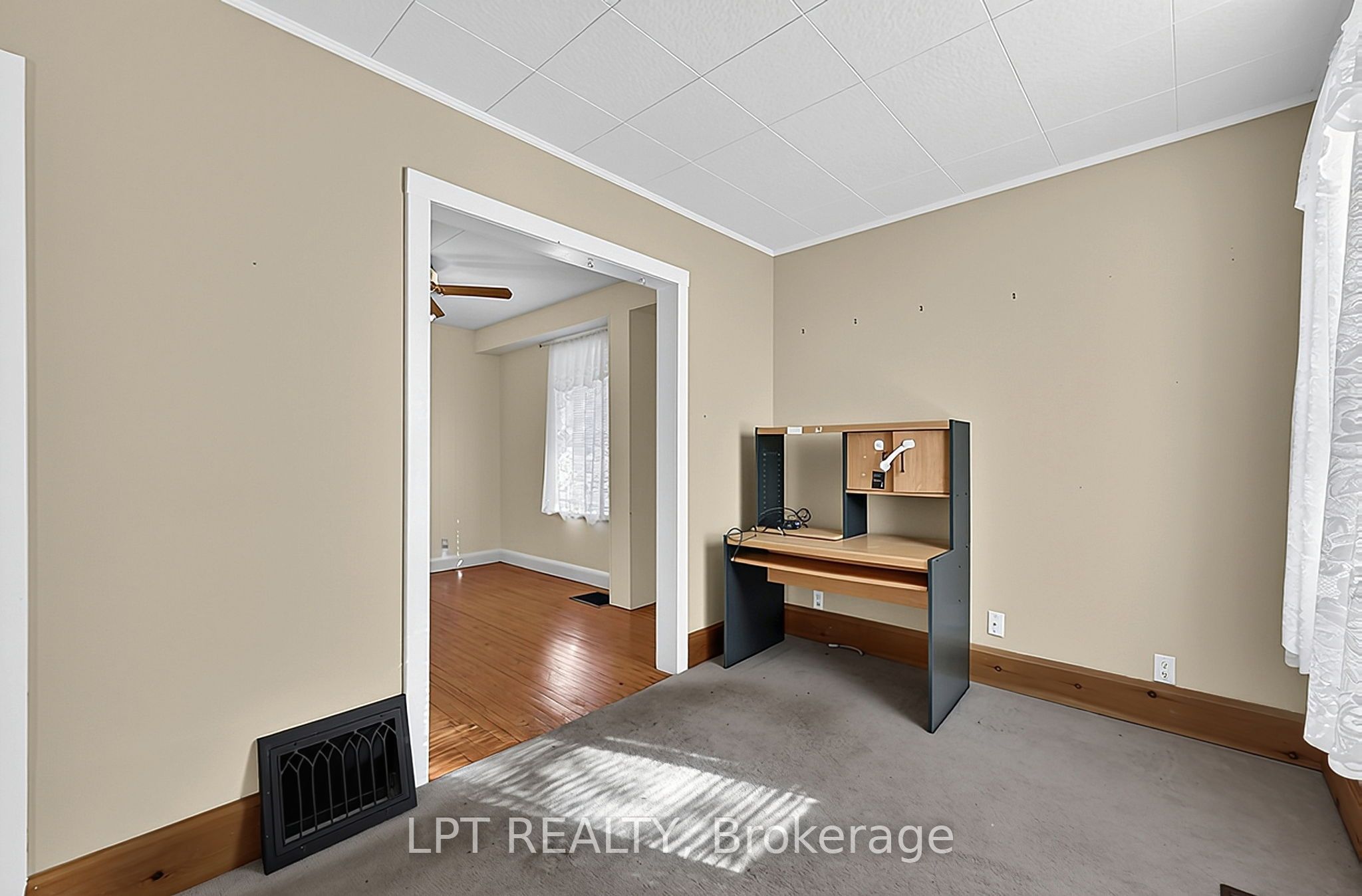 190 Winewood Avenue W Property Photo 11