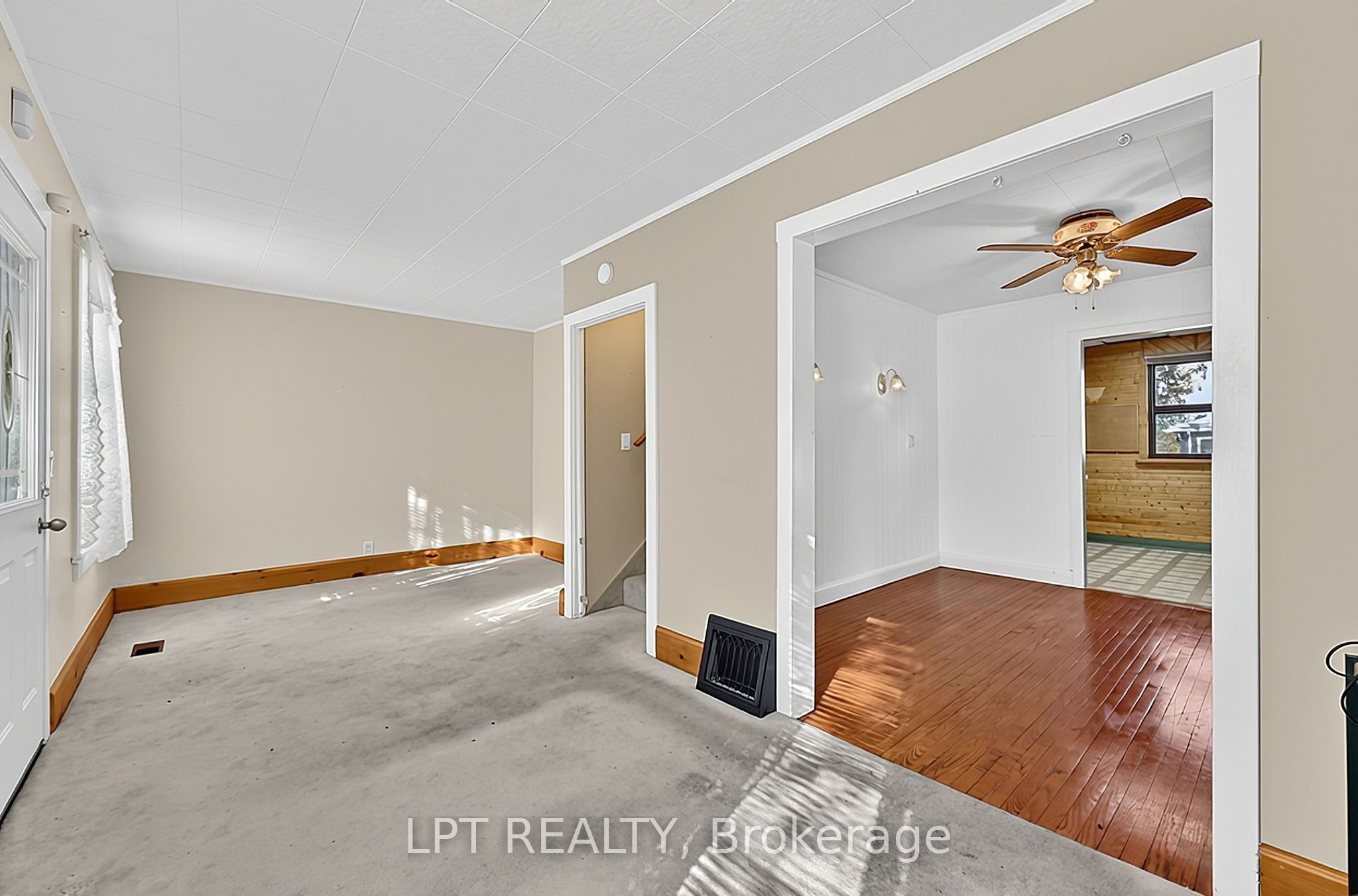 190 Winewood Avenue W Property Photo 12