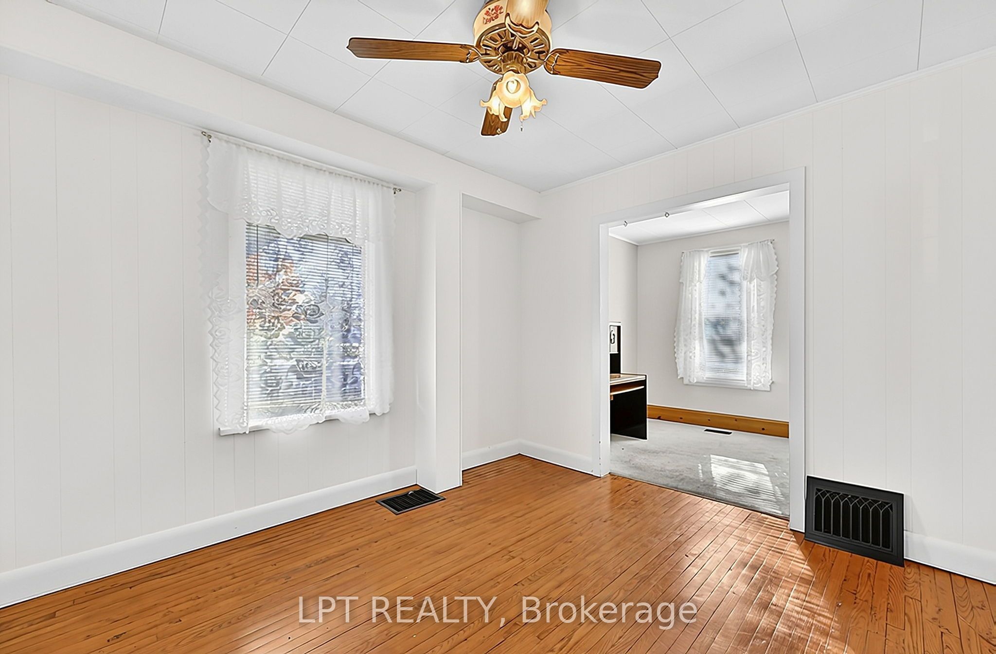 190 Winewood Avenue W Property Photo 16