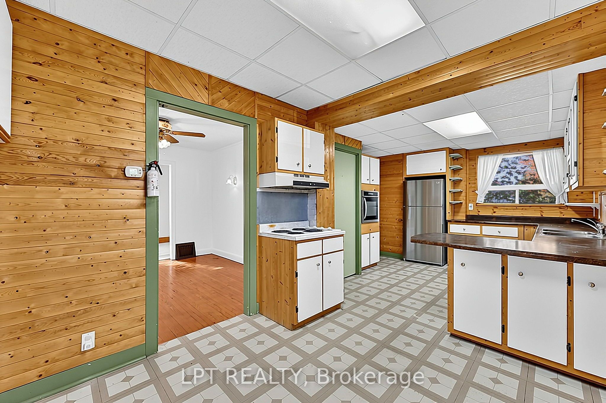 190 Winewood Avenue W Property Photo 19