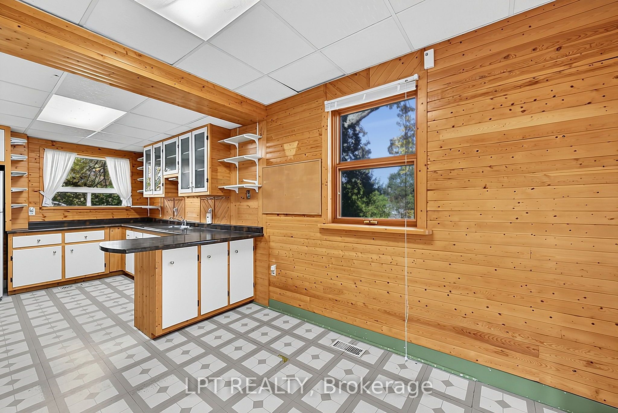 190 Winewood Avenue W Property Photo 21