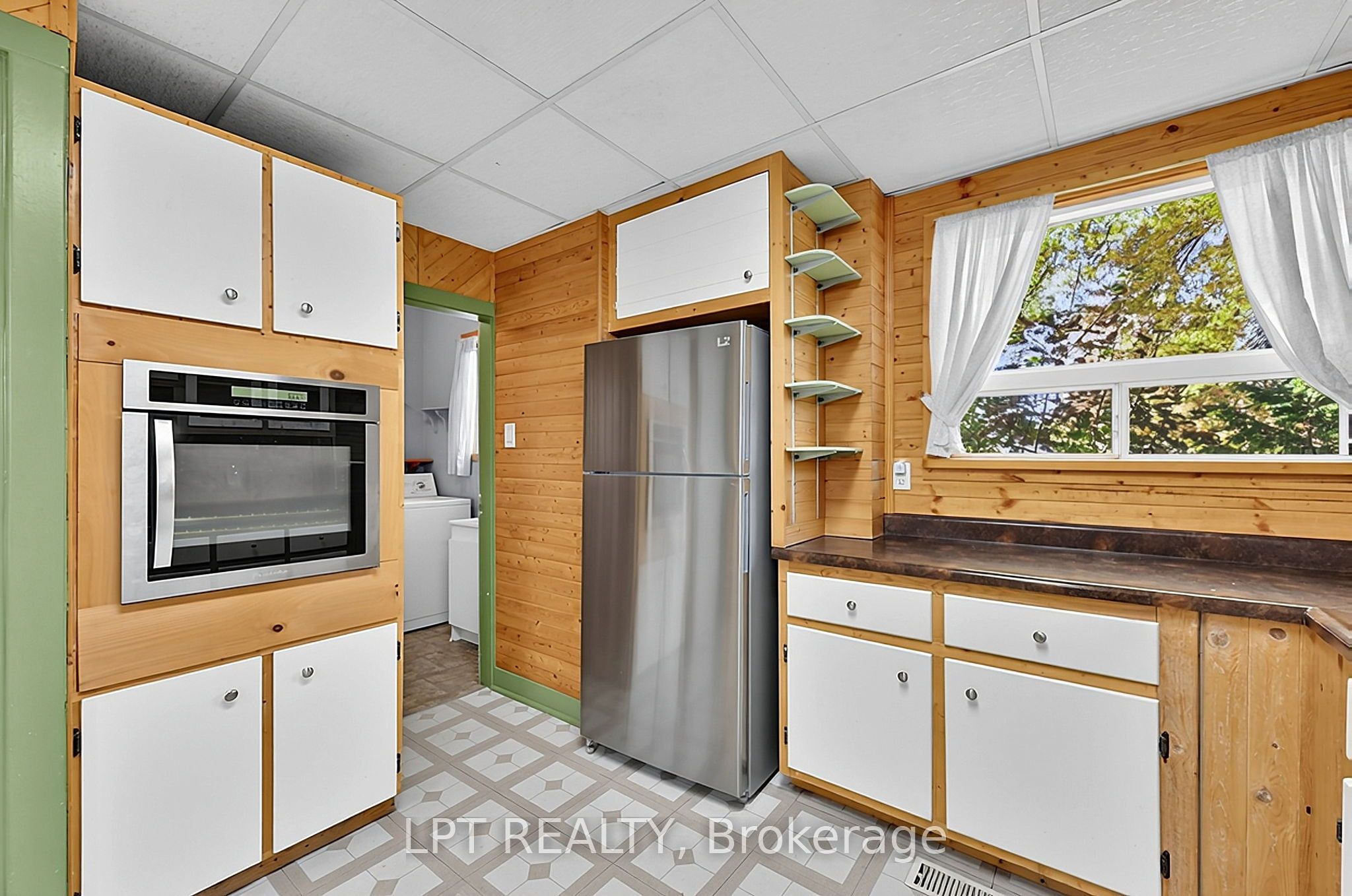 190 Winewood Avenue W Property Photo 24