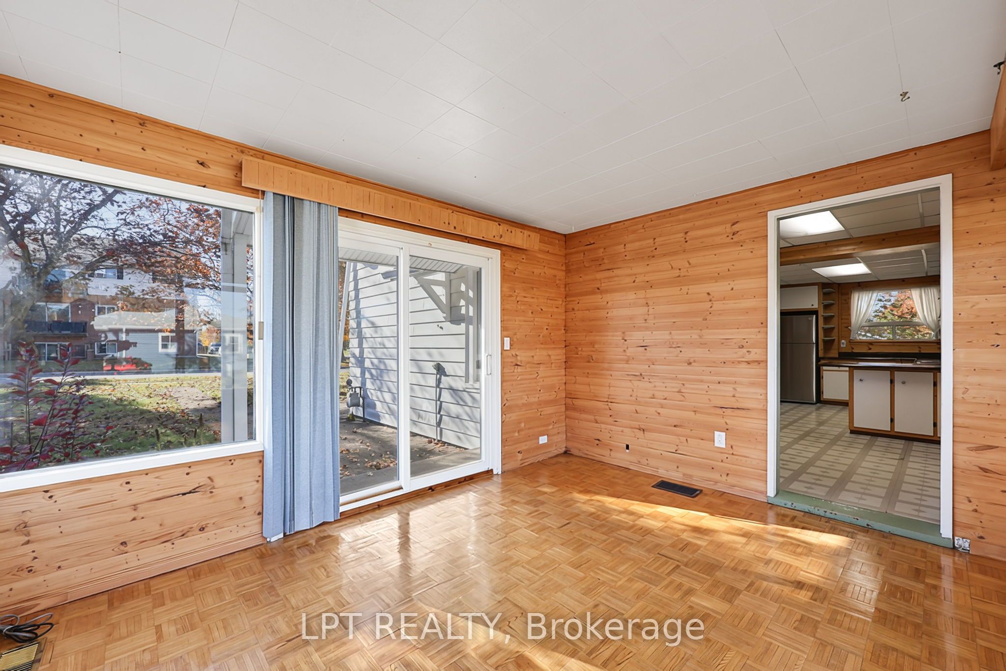 190 Winewood Avenue W Property Photo 28