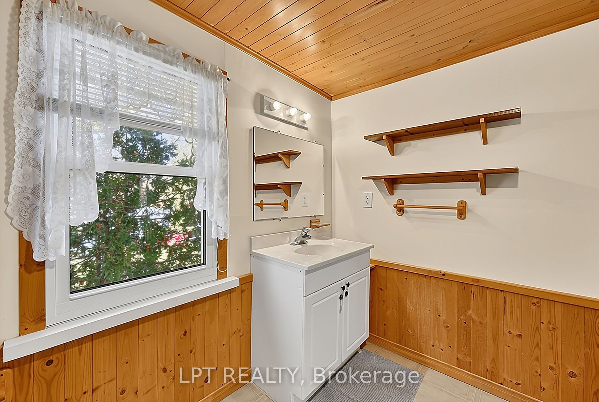 190 Winewood Avenue W Property Photo 38
