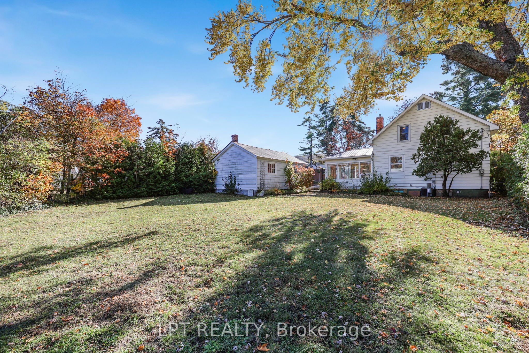 190 Winewood Avenue W Property Photo 44