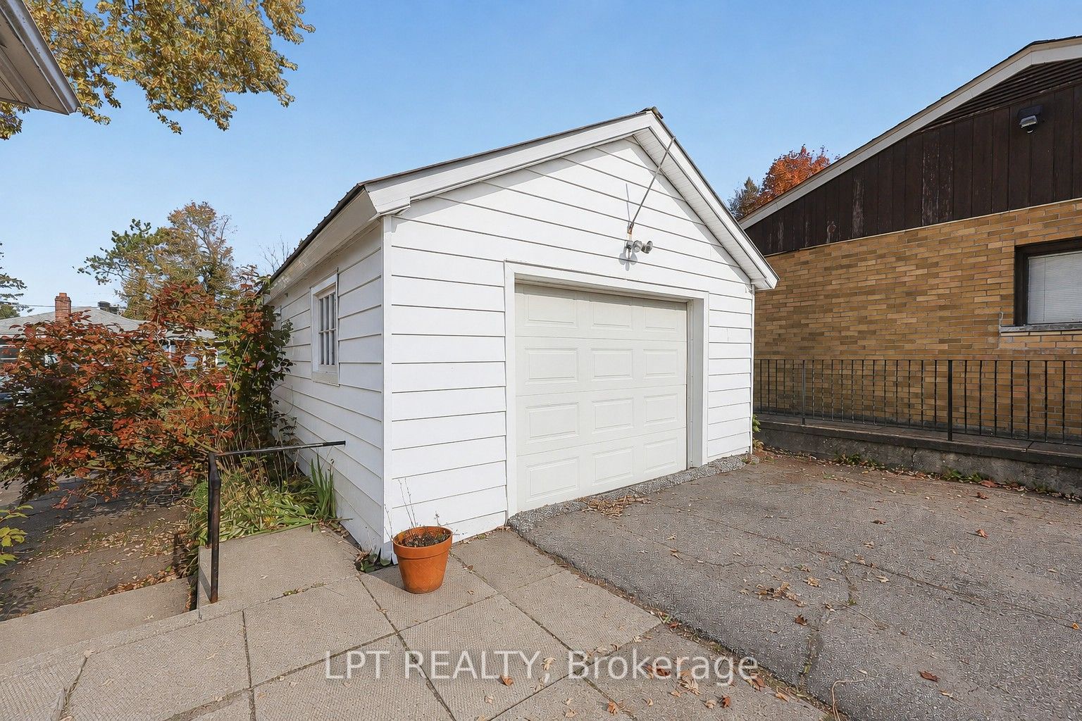 190 Winewood Avenue W Property Photo 45