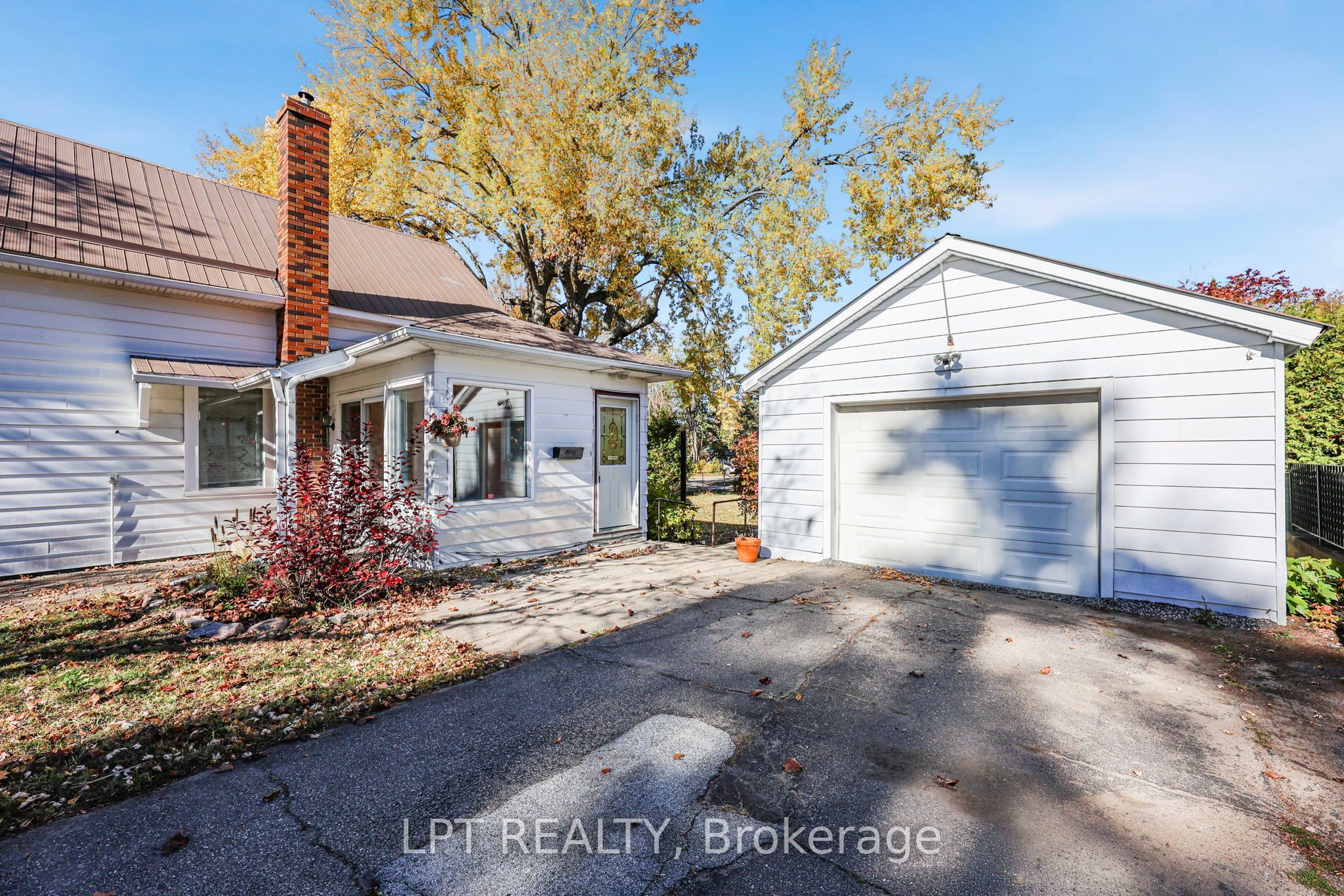 190 Winewood Avenue W Property Photo 47