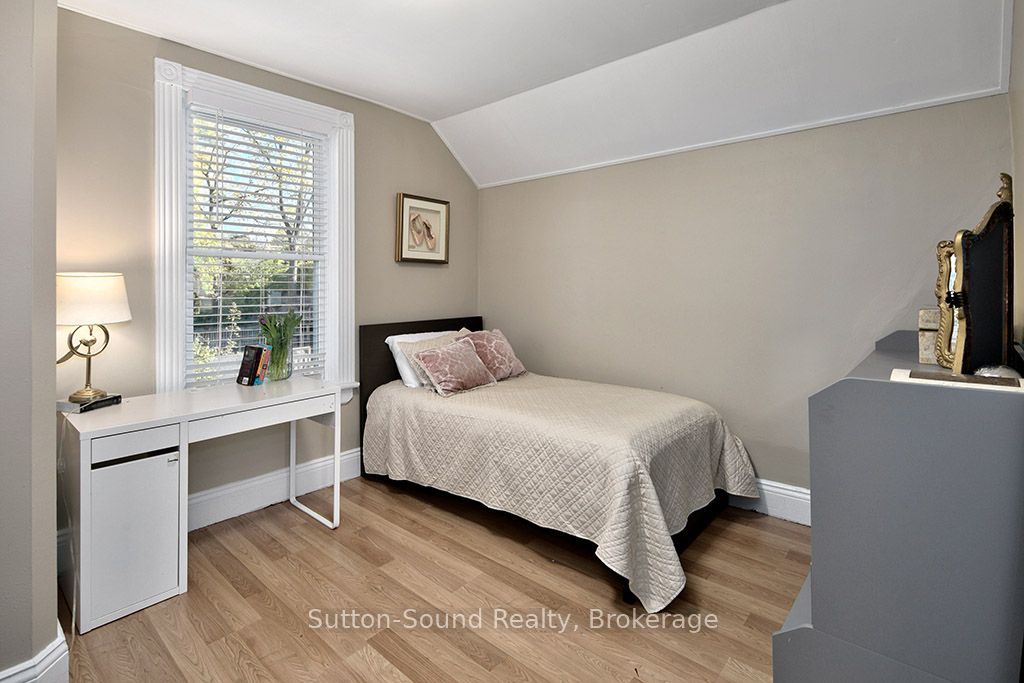 1219 2nd Avenue E Property Photo 18
