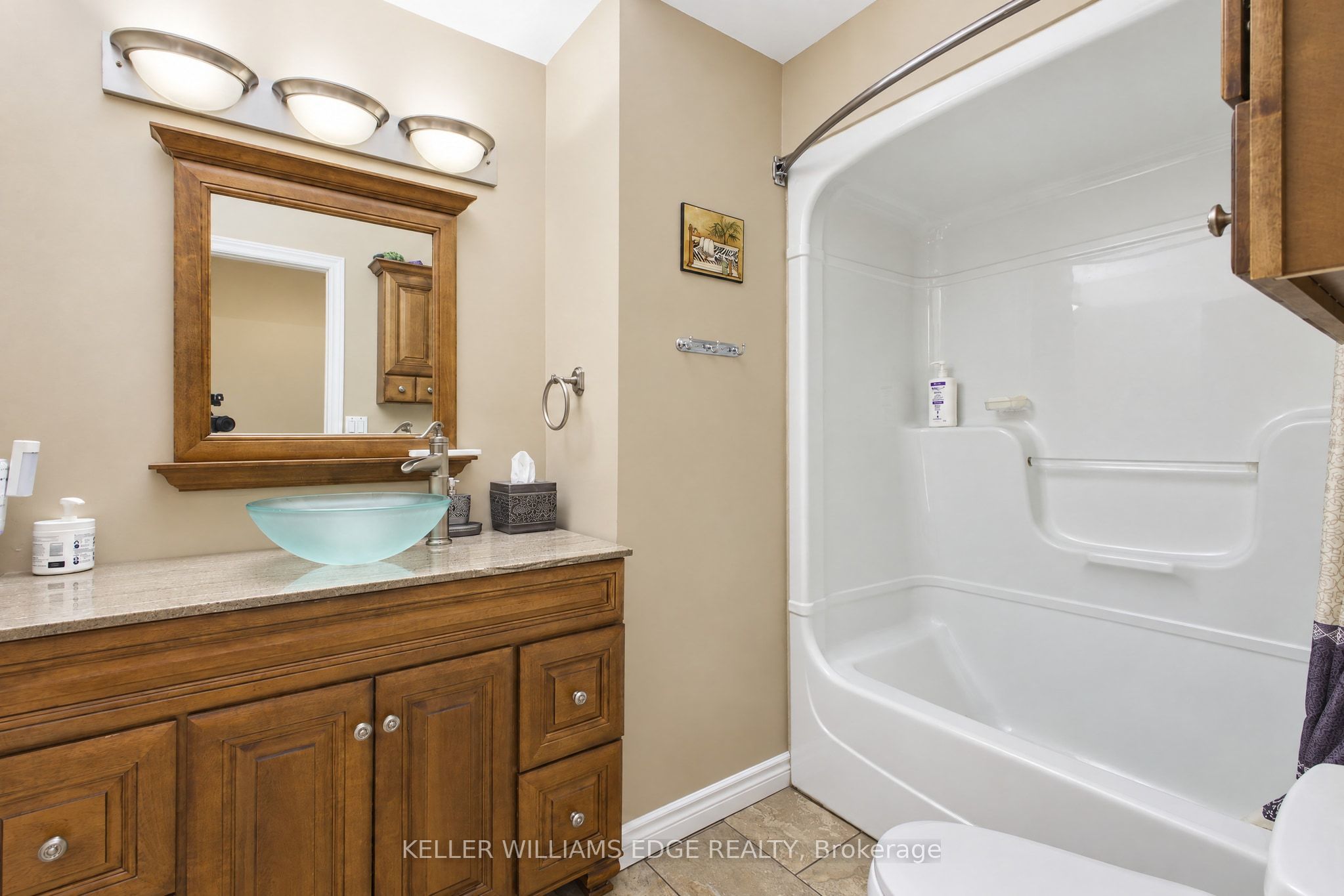 93 Wellandvale Drive Property Photo 17