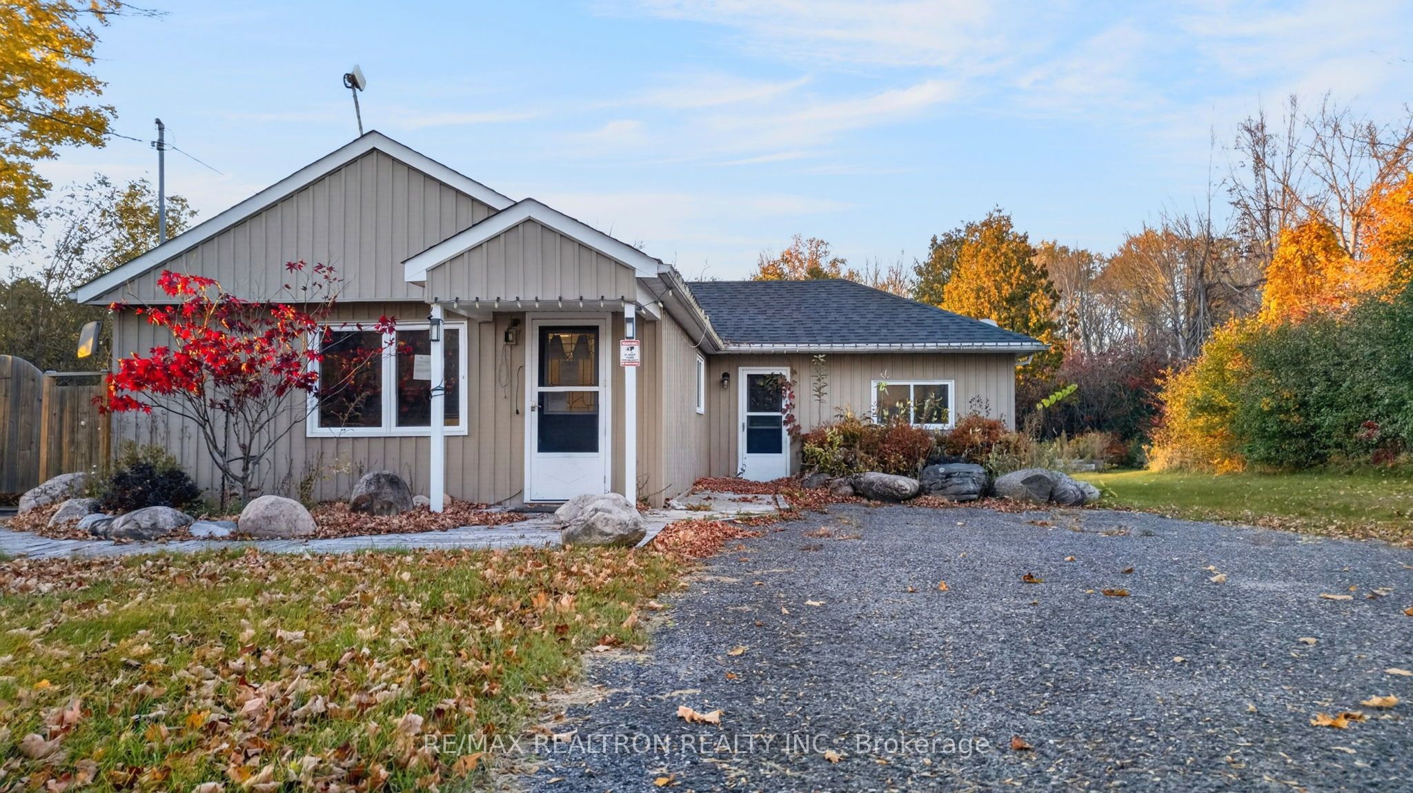 9418 Danforth Road E Property Photo 2