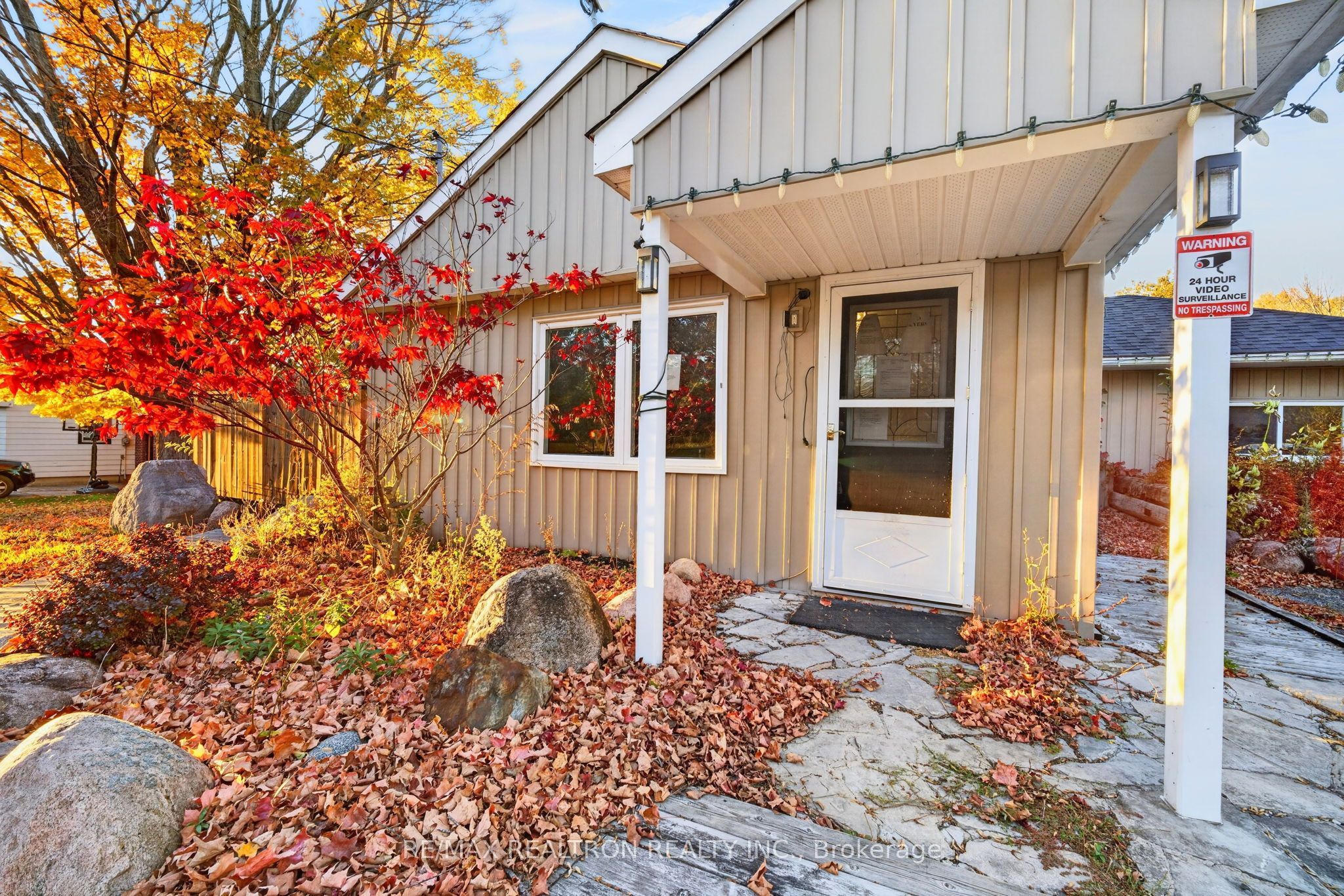 9418 Danforth Road E Property Photo 5