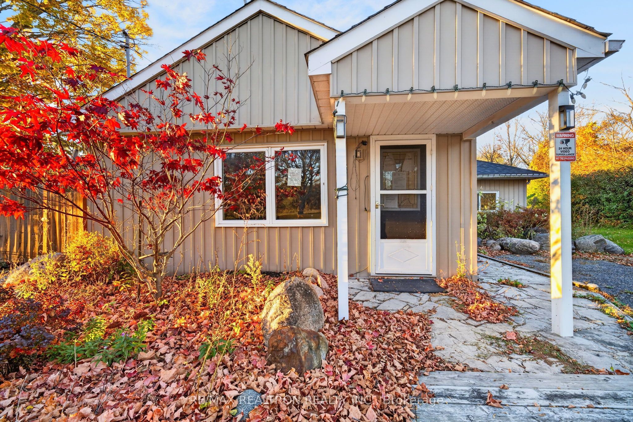 9418 Danforth Road E Property Photo 6