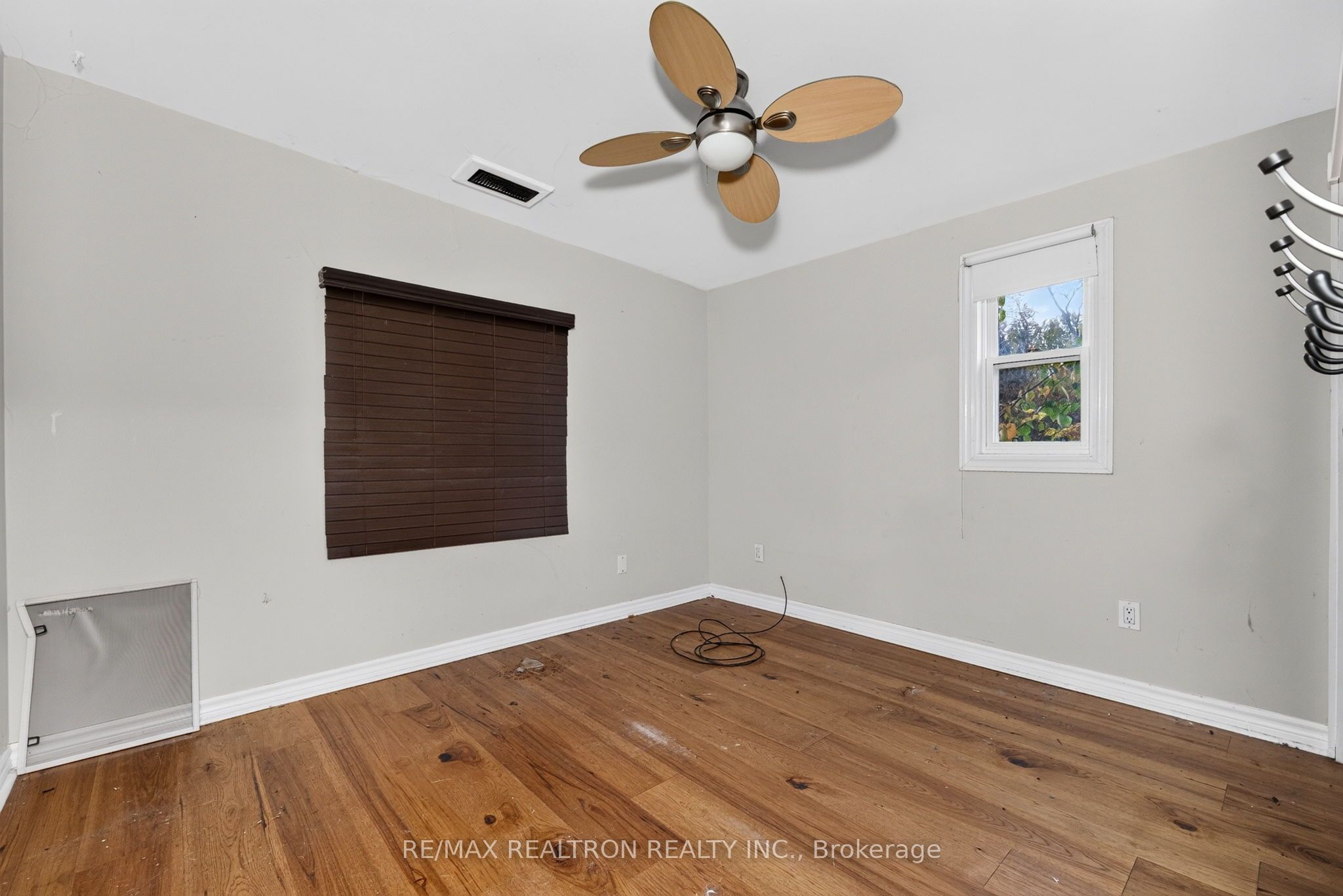 9418 Danforth Road E Property Photo 18