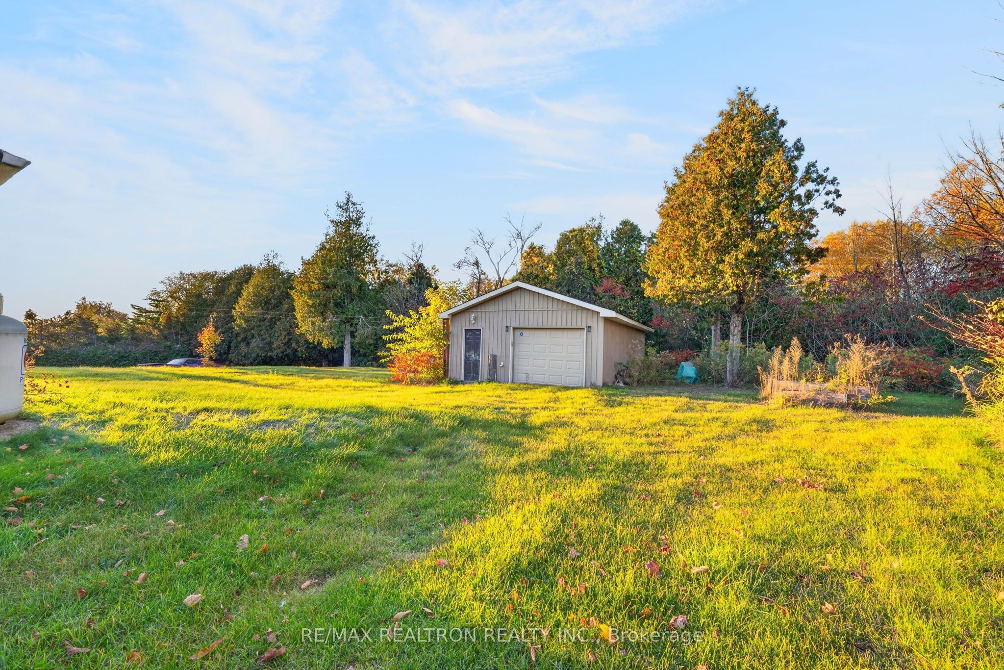 9418 Danforth Road E Property Photo 27