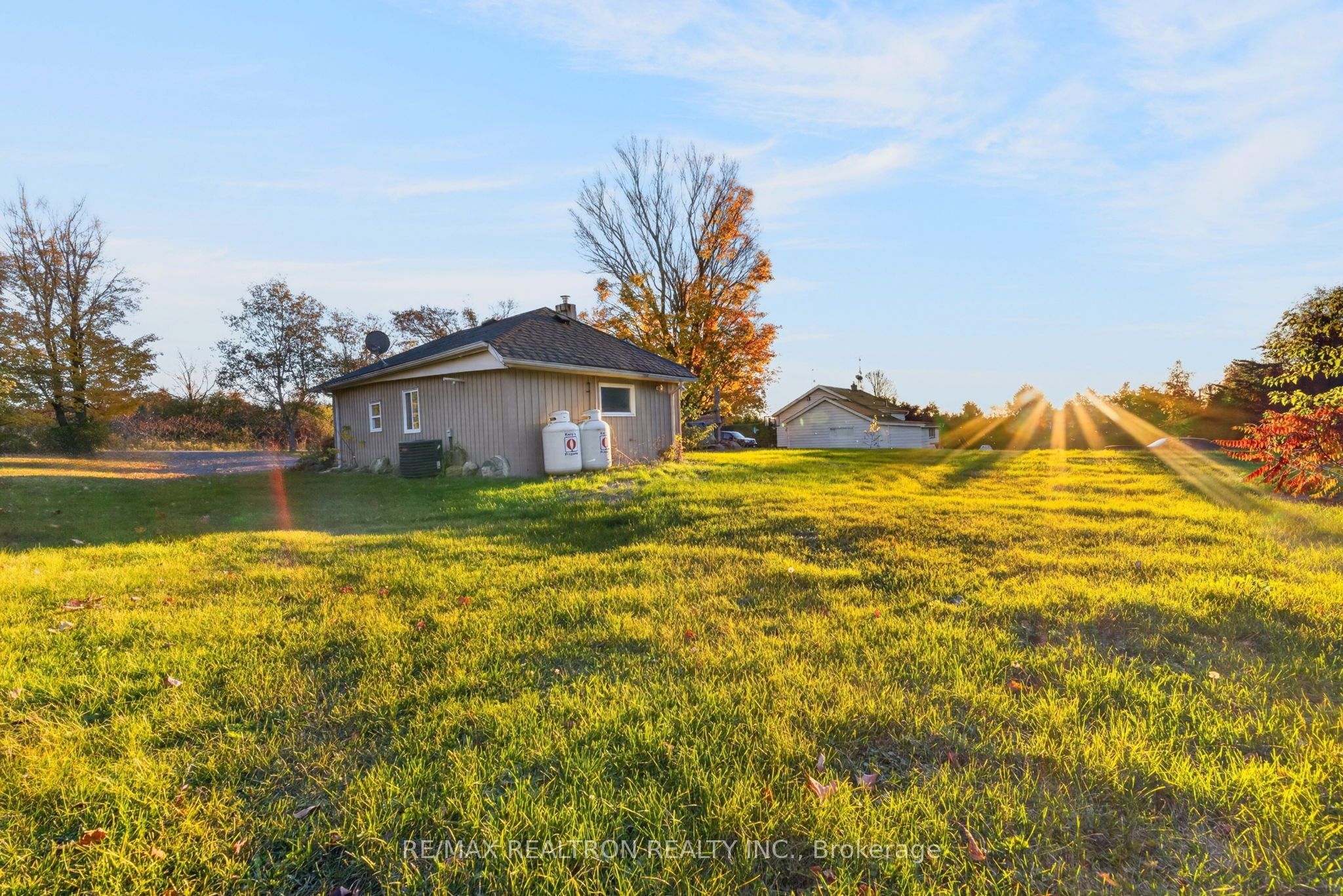 9418 Danforth Road E Property Photo 28