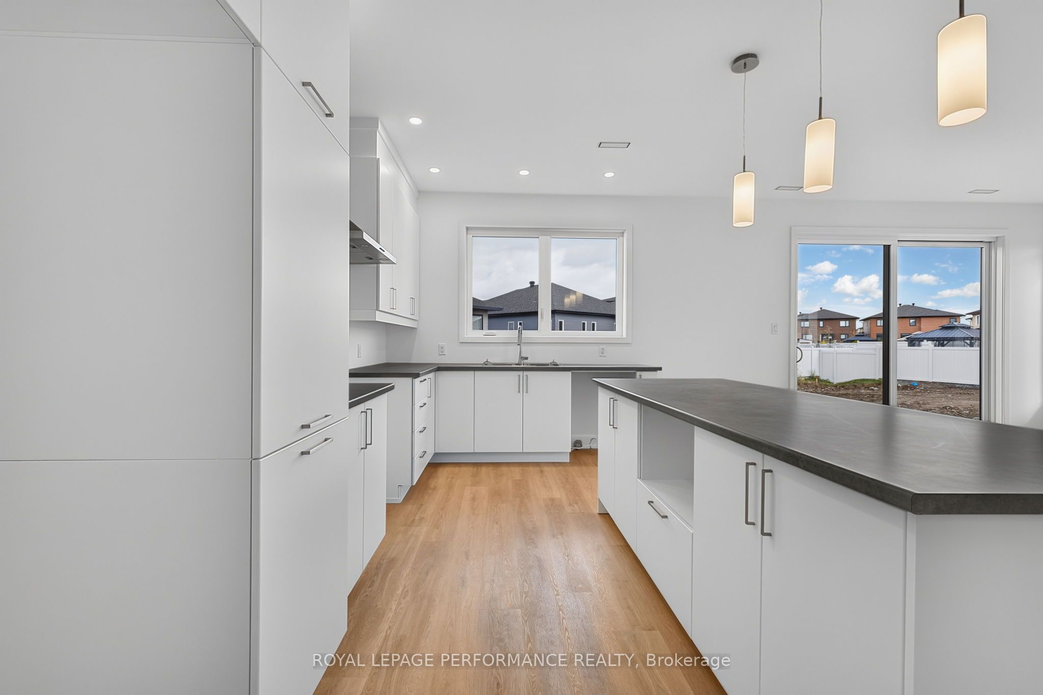1367 Diamond Street Property Photo 7