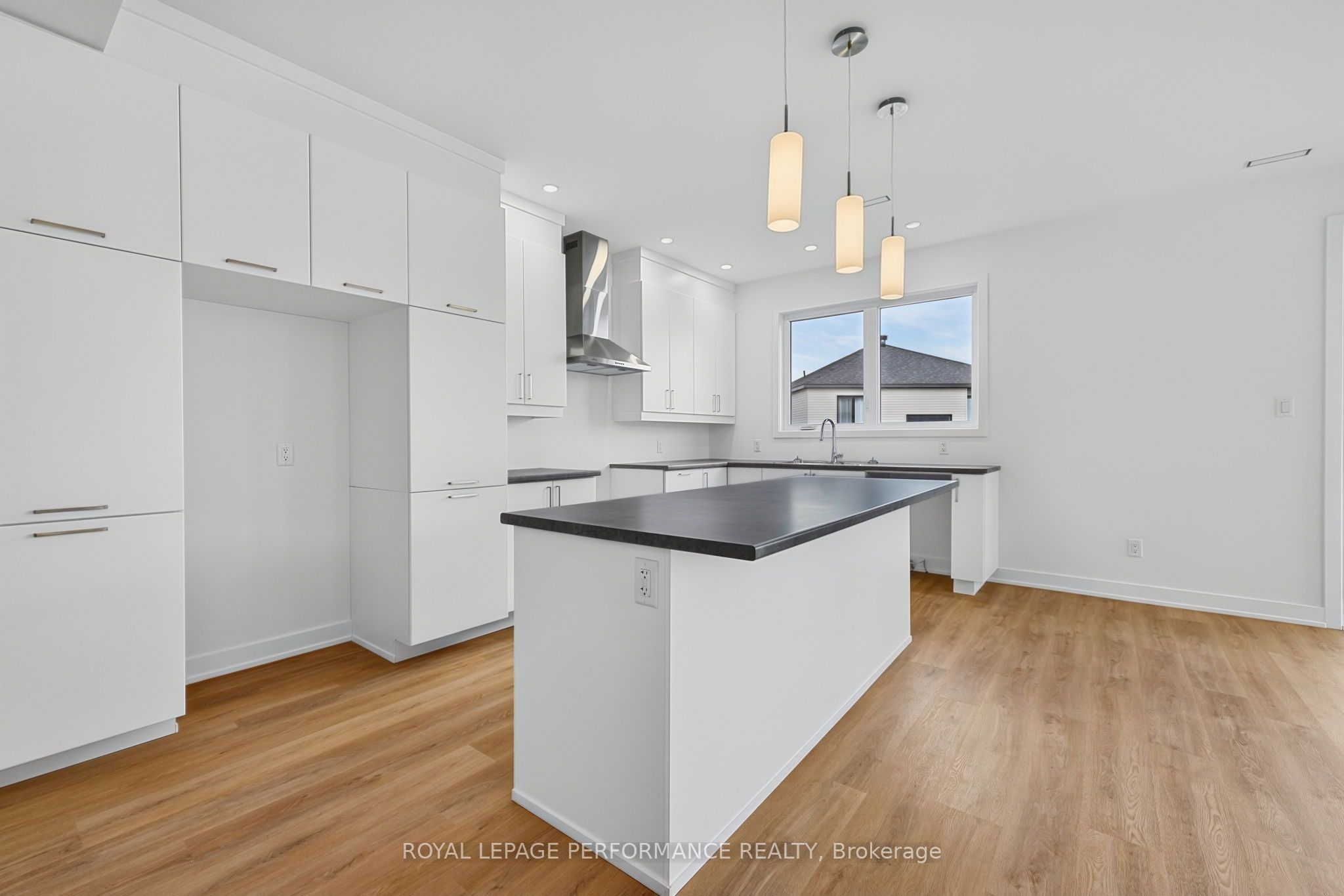 1367 Diamond Street Property Photo 8