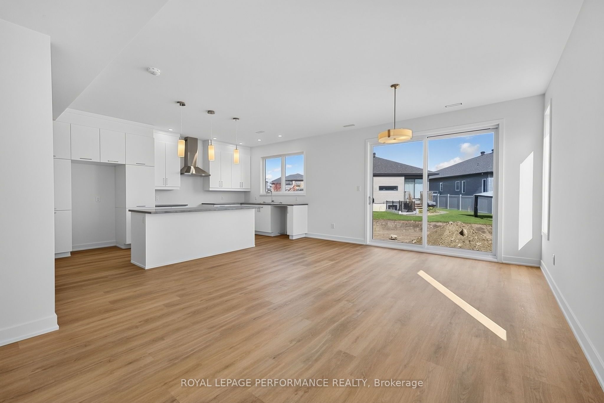 1367 Diamond Street Property Photo 9