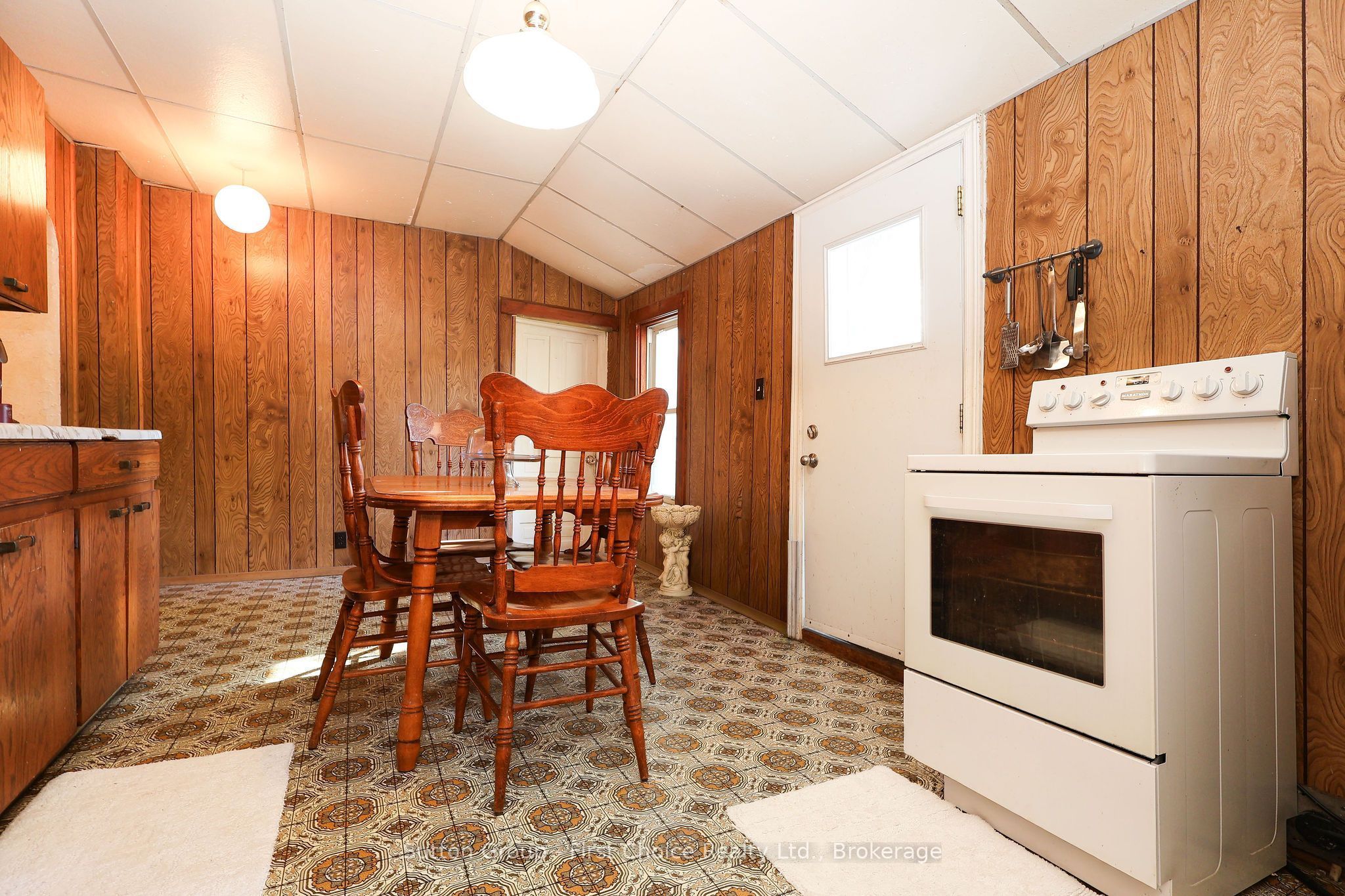 257 Ontario Street Property Photo 23