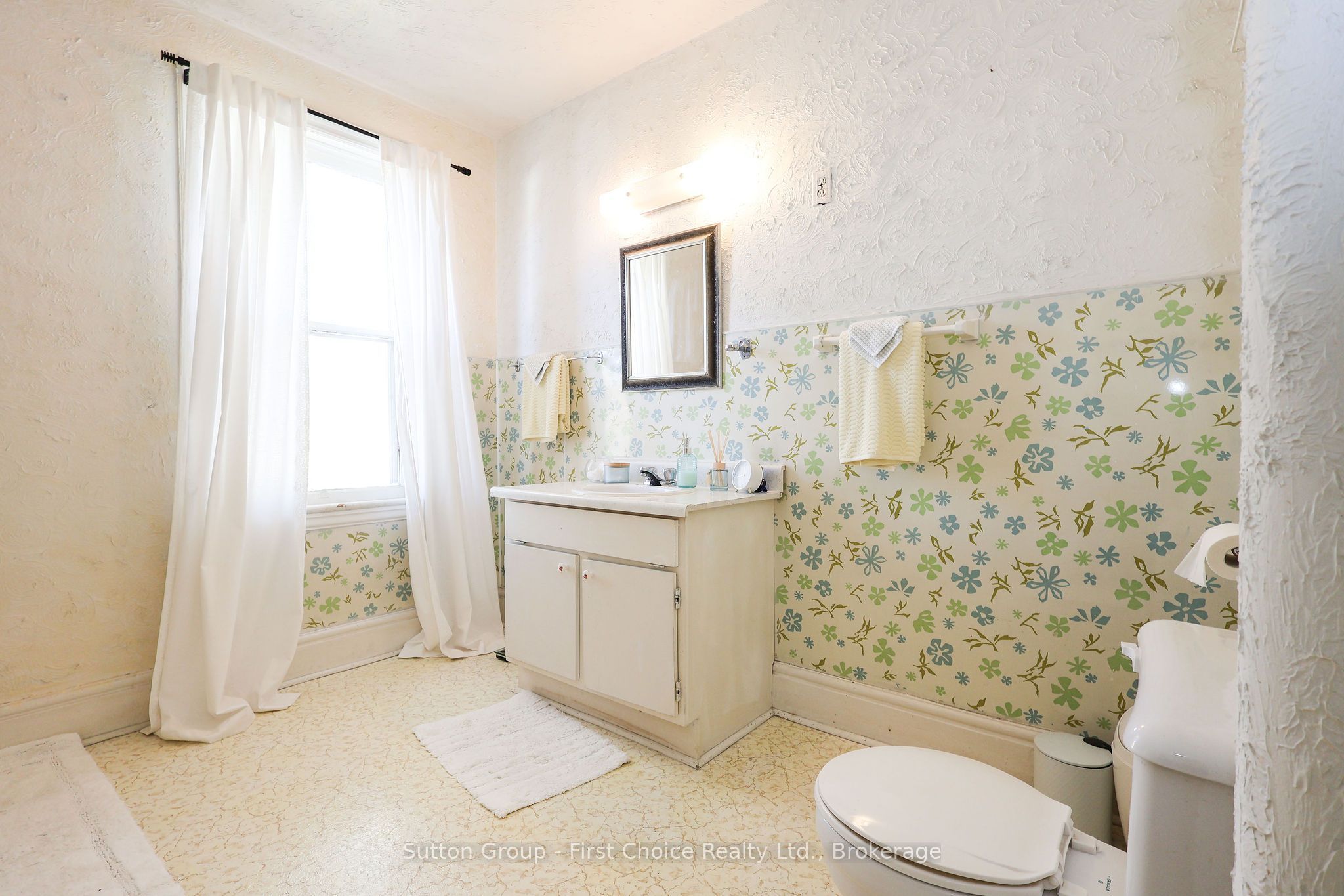 257 Ontario Street Property Photo 27