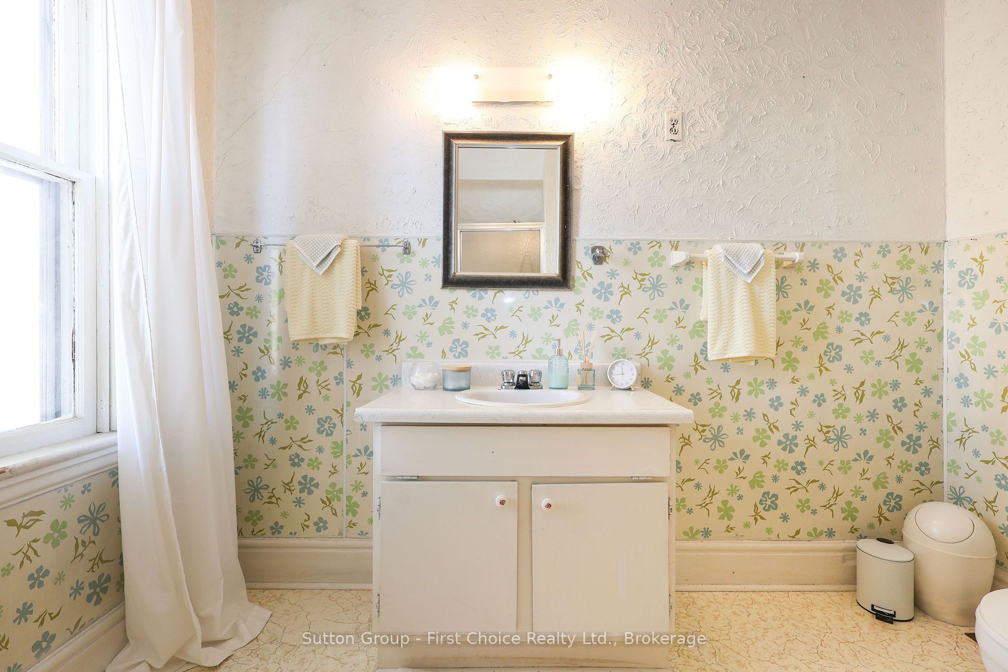 257 Ontario Street Property Photo 28