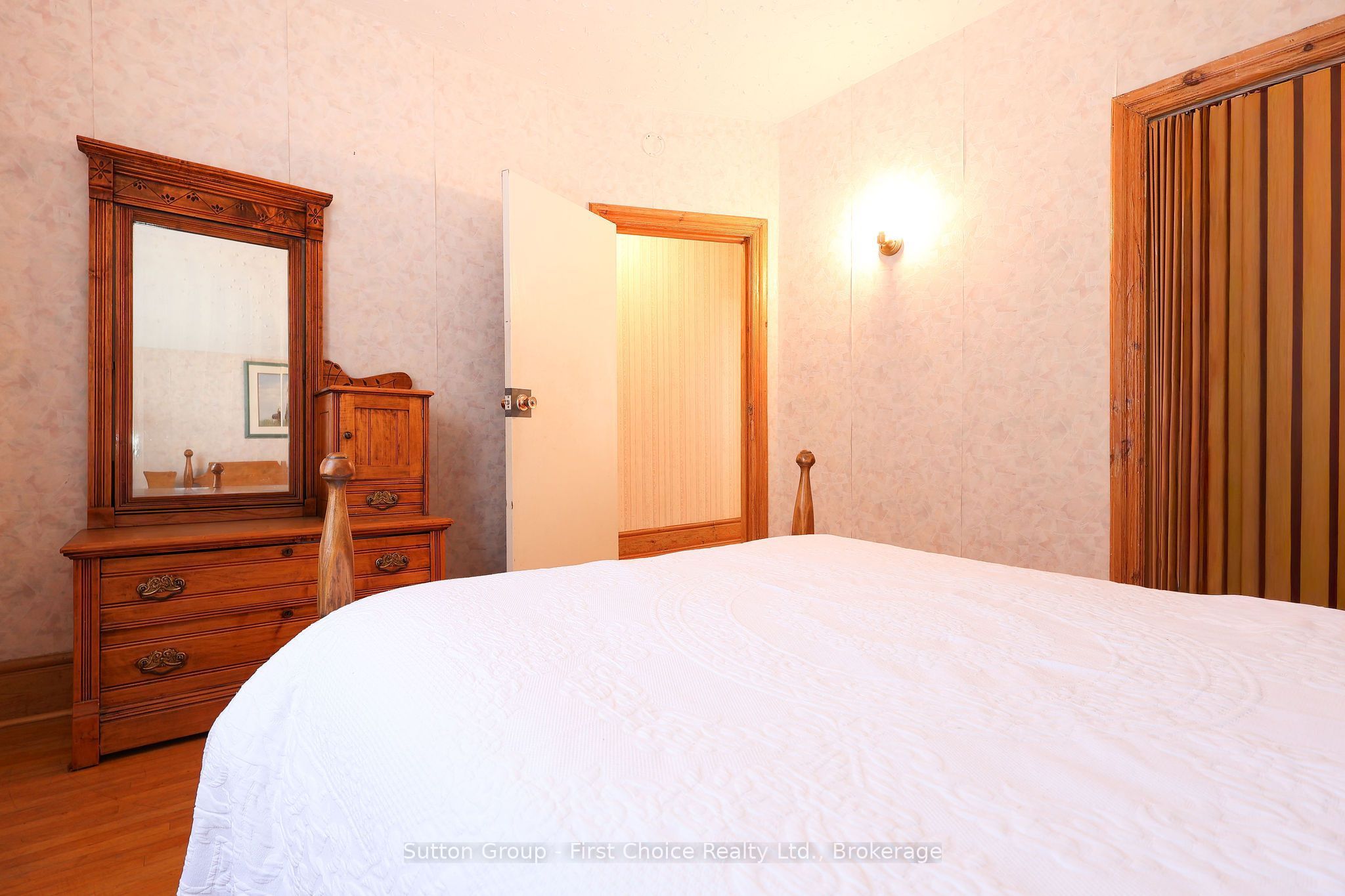 257 Ontario Street Property Photo 33