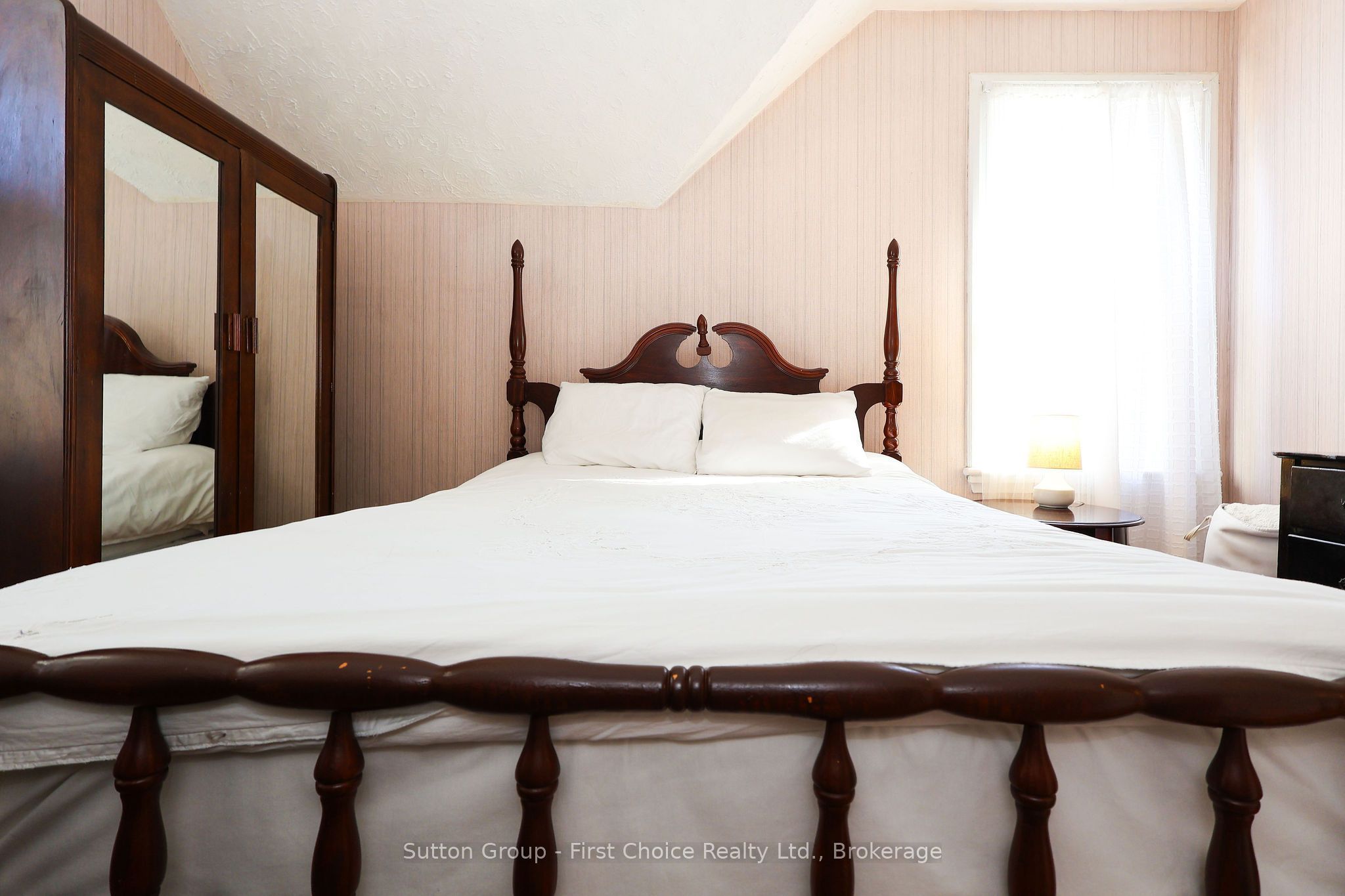 257 Ontario Street Property Photo 35