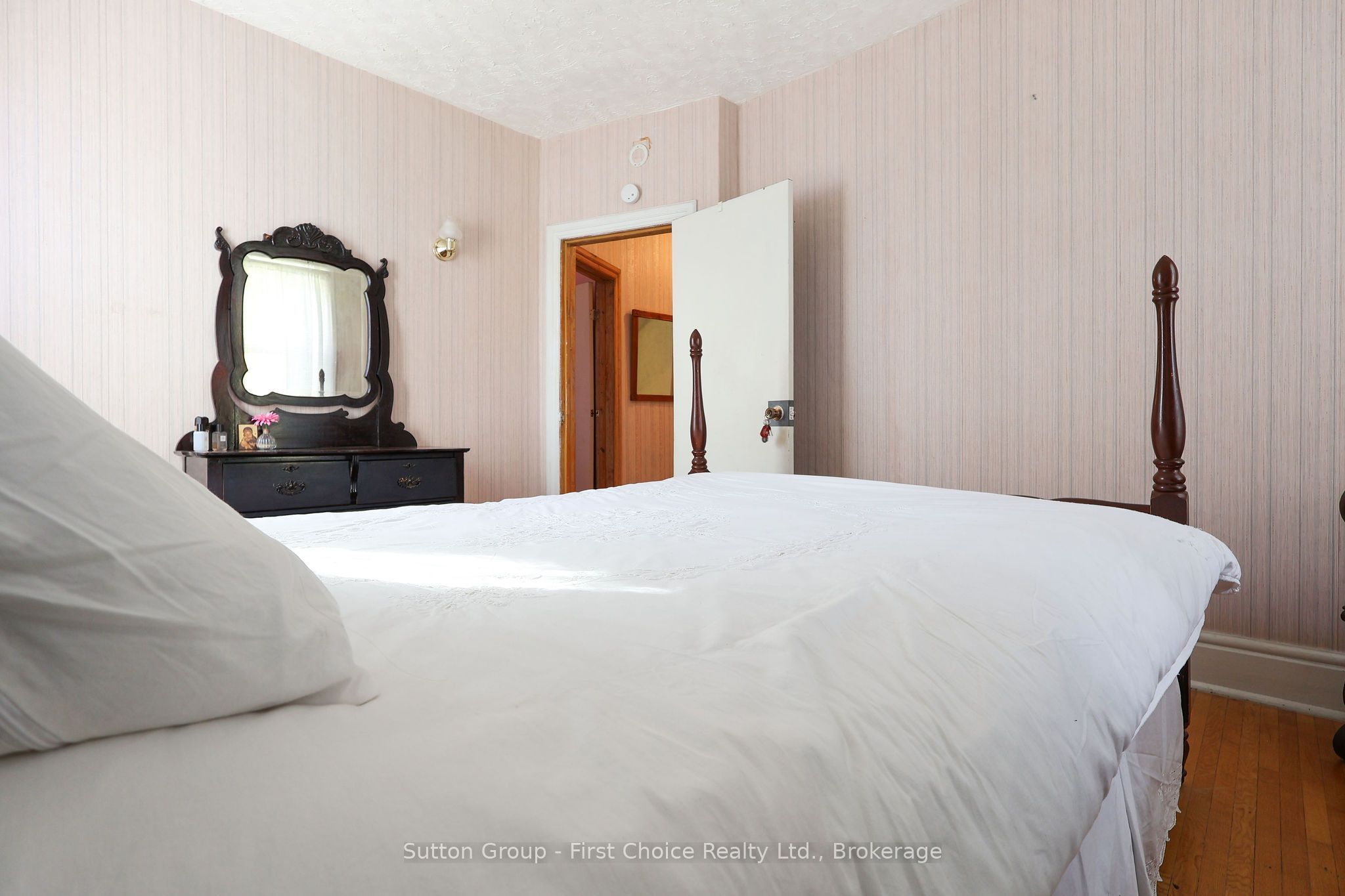 257 Ontario Street Property Photo 36