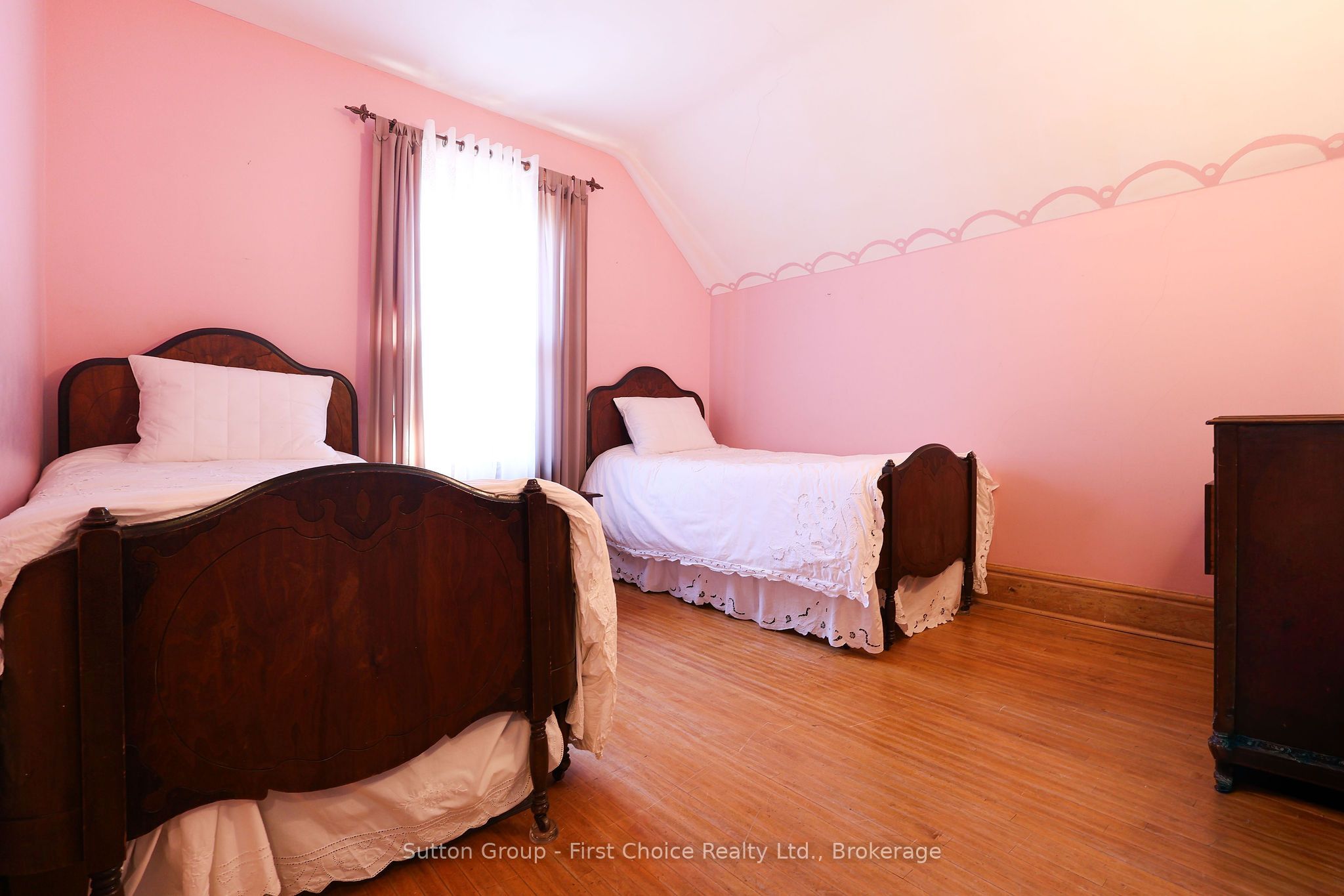 257 Ontario Street Property Photo 37