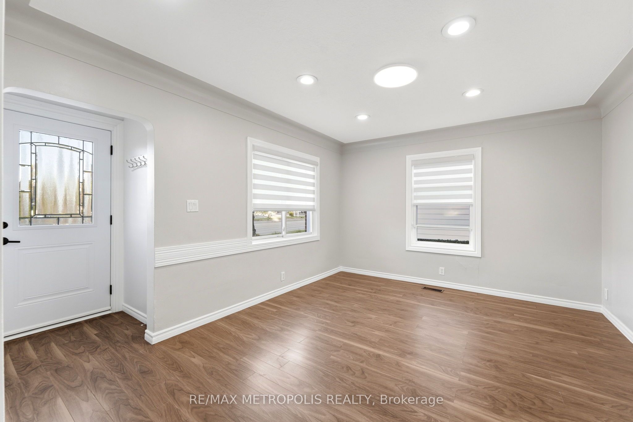 56 Charing Cross Street Main Fl Property Photo 2