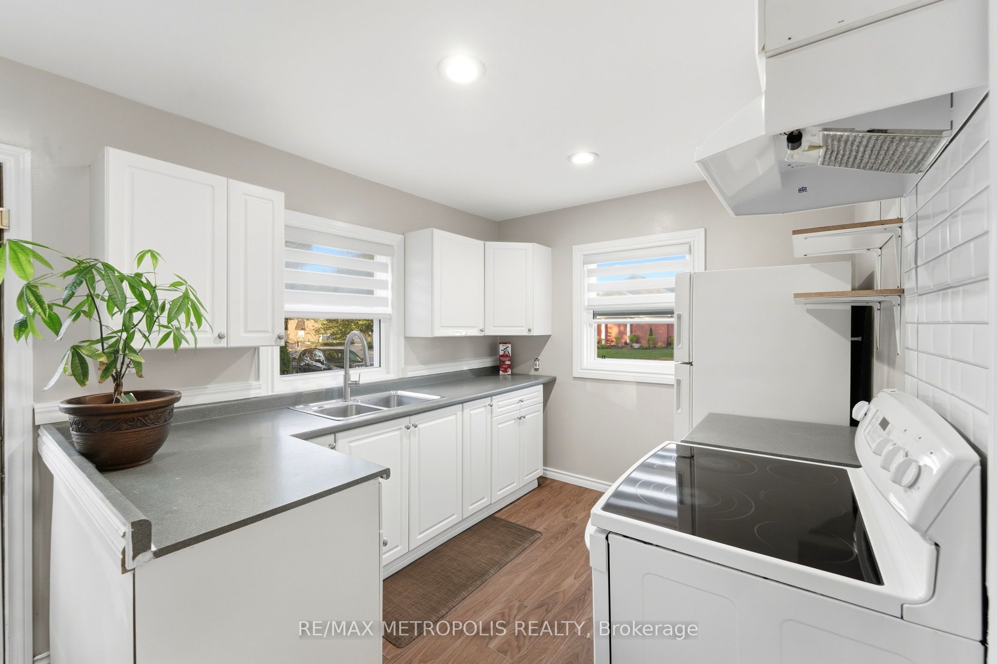 56 Charing Cross Street Main Fl Property Photo 3