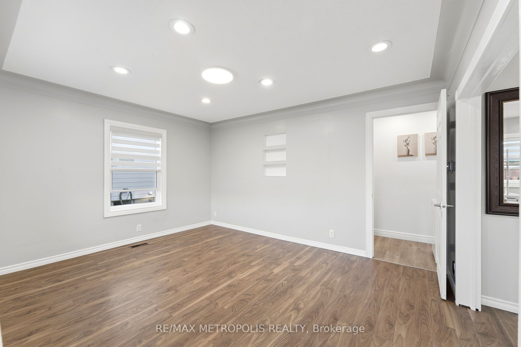56 Charing Cross Street Main Fl Property Photo 6