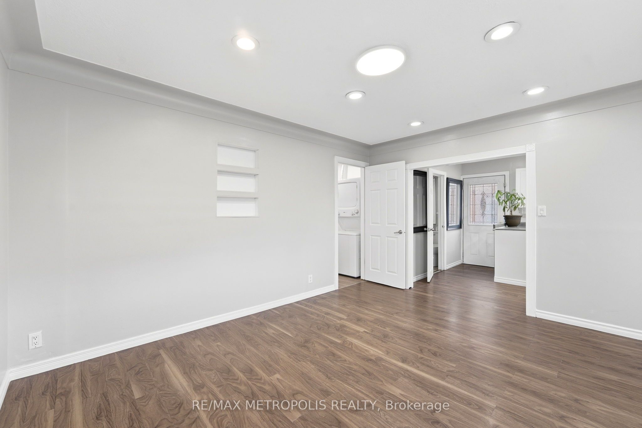 56 Charing Cross Street Main Fl Property Photo 10
