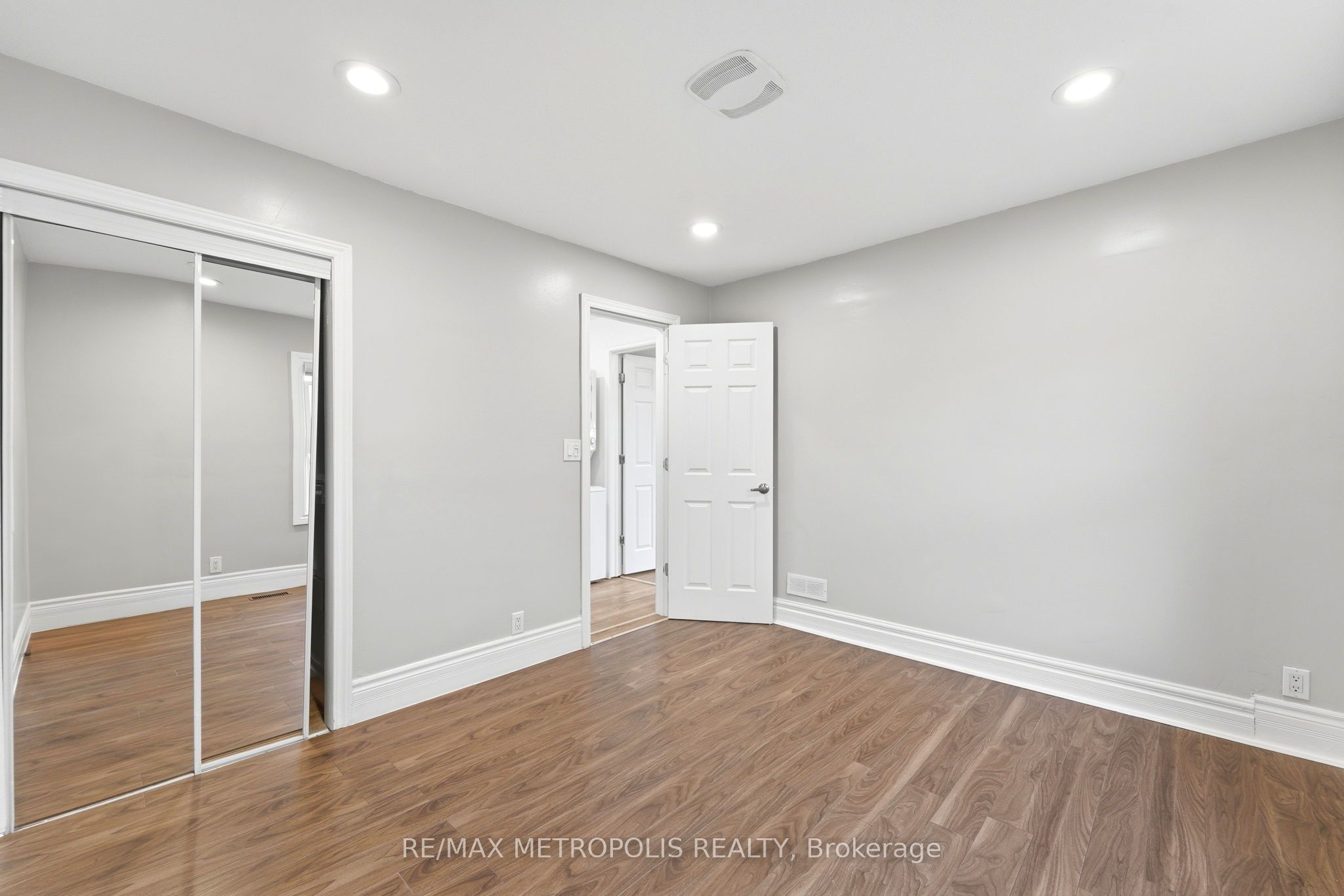 56 Charing Cross Street Main Fl Property Photo 19