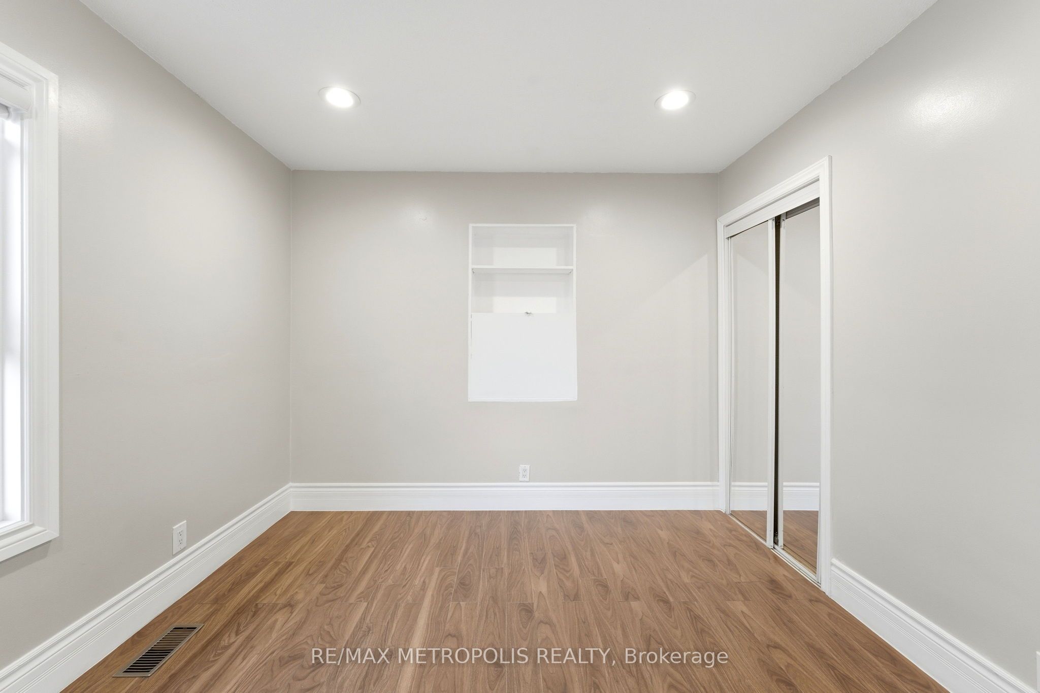 56 Charing Cross Street Main Fl Property Photo 23