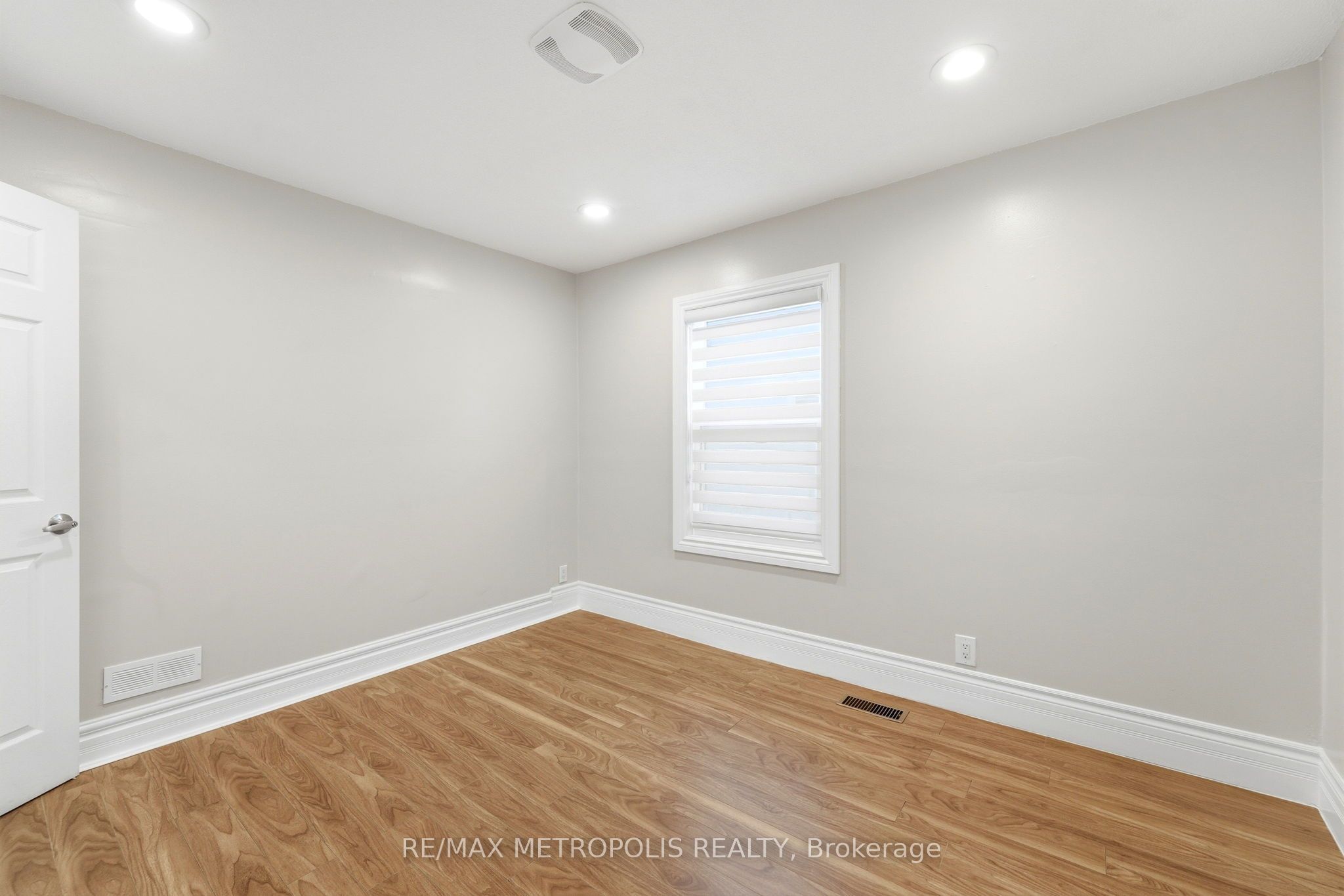 56 Charing Cross Street Main Fl Property Photo 25