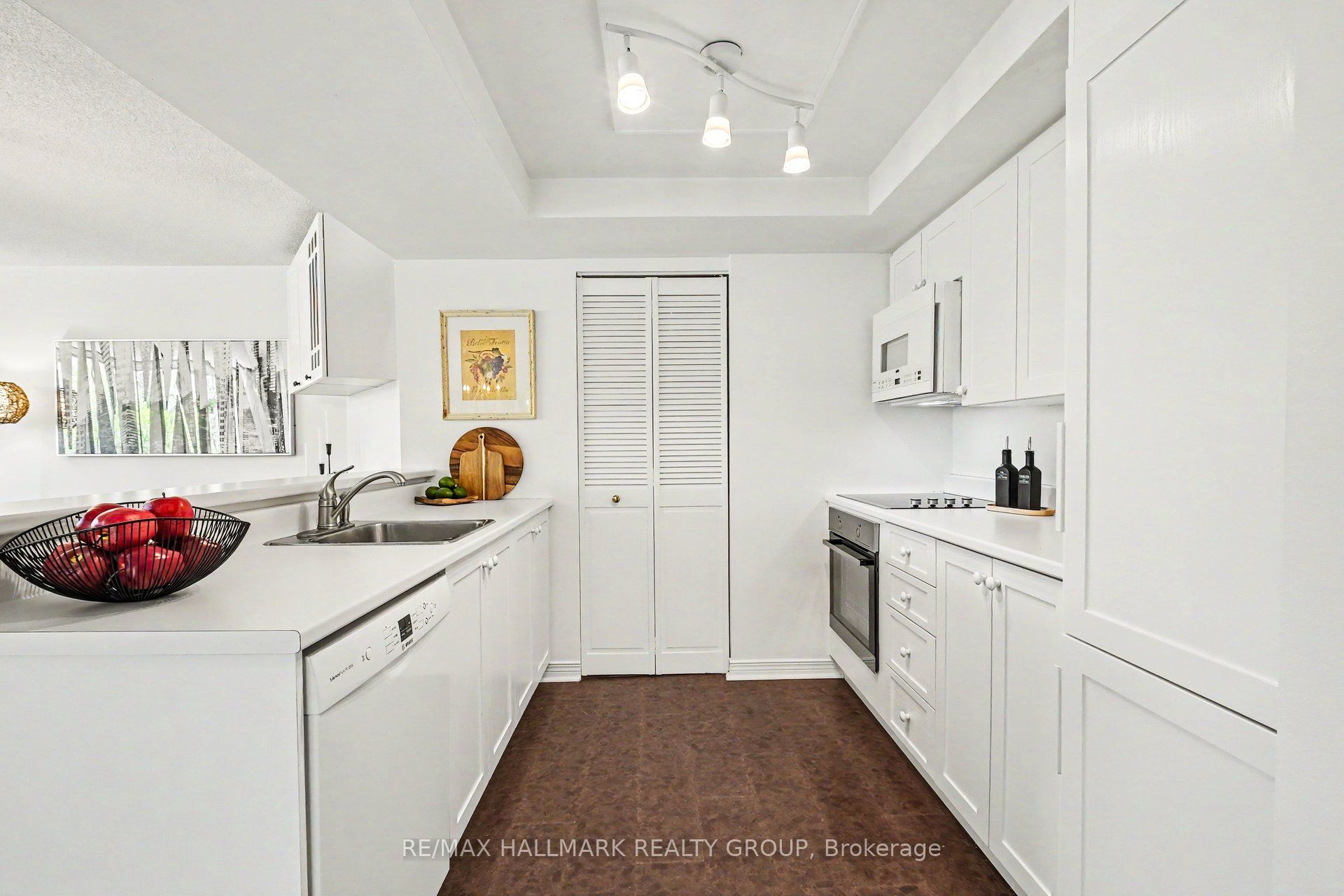 30 Charlevoix Street 103 Property Photo 12